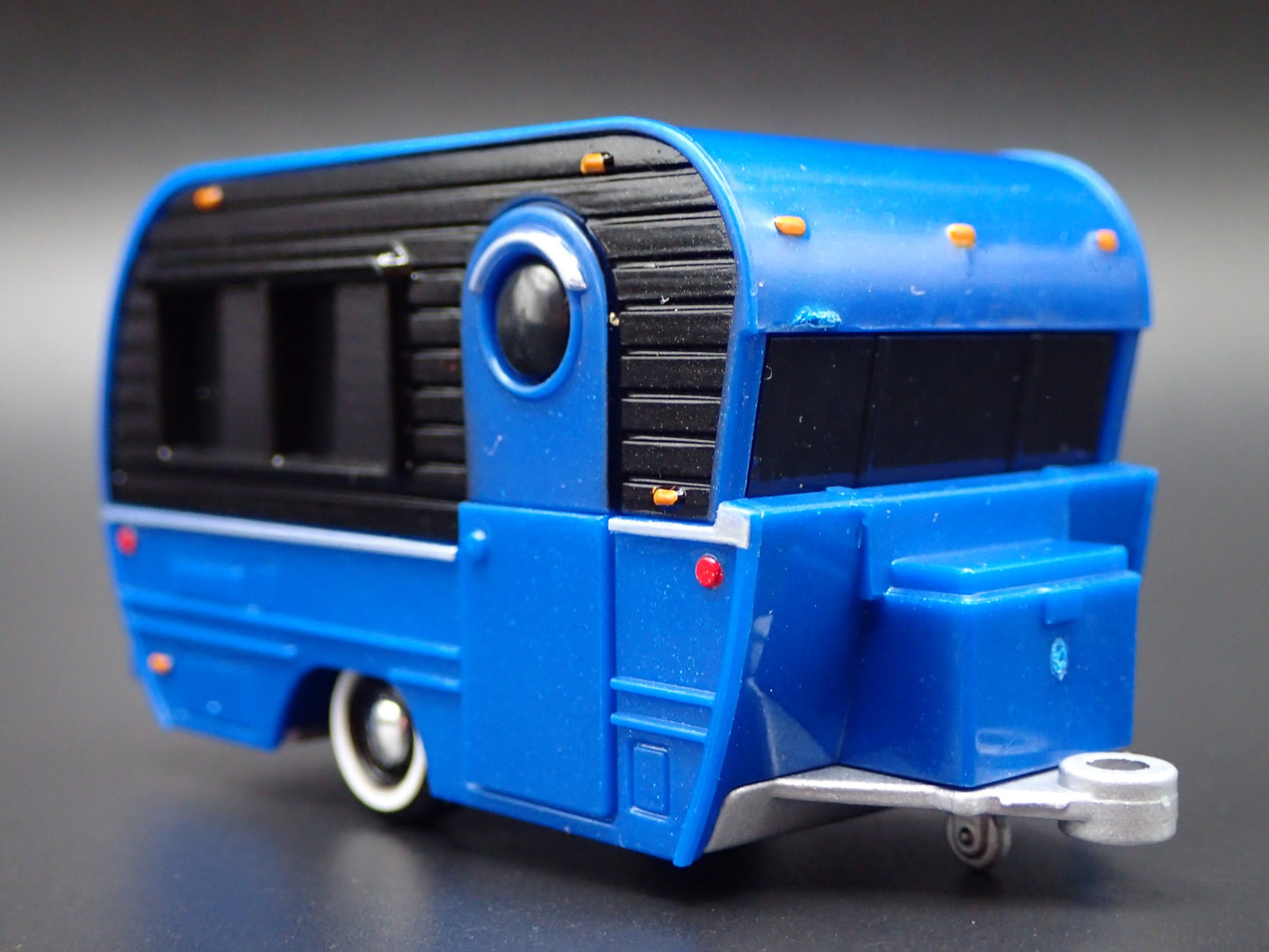 CLASSIC CRAFT TRAVEL TRAILER W/ HITCH BLUE 1:64 SCALE COLLECTIBLE MODEL CAMPER