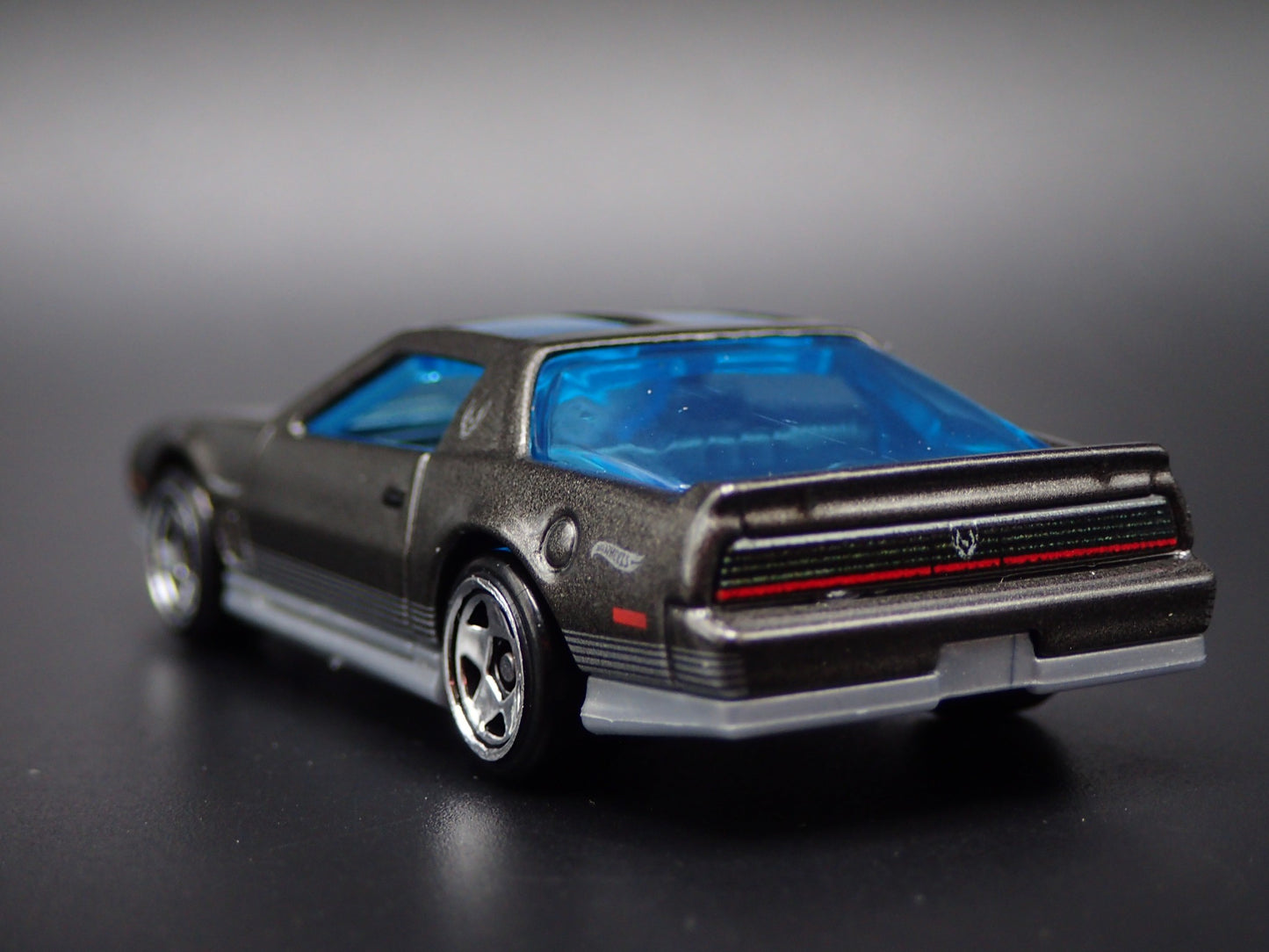 1984 84 PONTIAC FIREBIRD TRANS 1:64 SCALE COLLECTIBLE DIORAMA DIECAST MODEL CAR