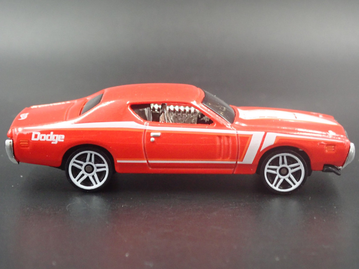 1971 71 DODGE CHARGER RED 1/64 SCALE COLLECTIBLE DIORAMA DIECAST MODEL CAR