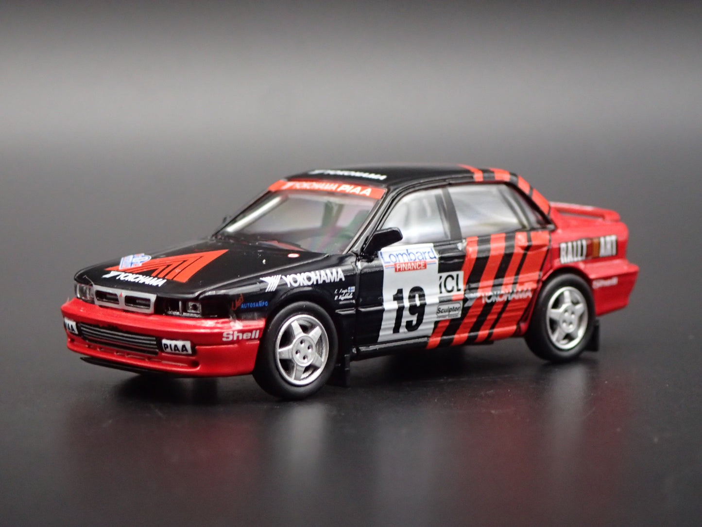 MITSUBISHI GALANT VR4 #19 YOKOHAMA PIAA RALLI ART 1:64 SCALE DIECAST MODEL CAR