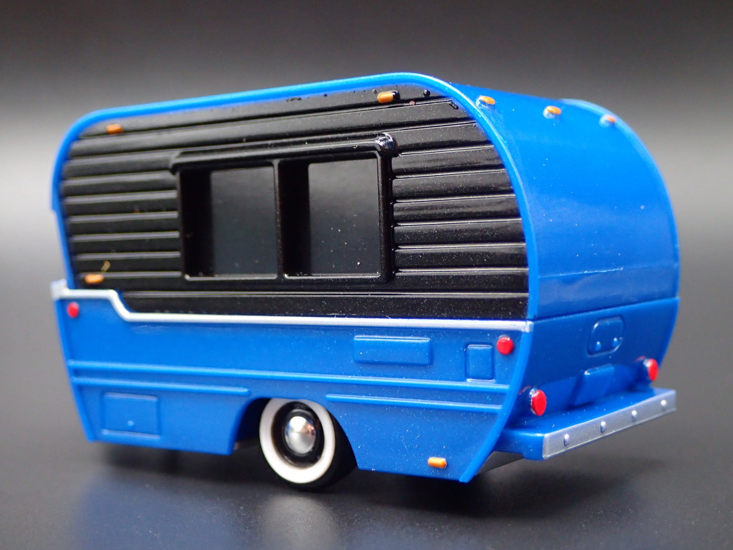 CLASSIC CRAFT TRAVEL TRAILER W/ HITCH BLUE 1:64 SCALE COLLECTIBLE MODEL CAMPER