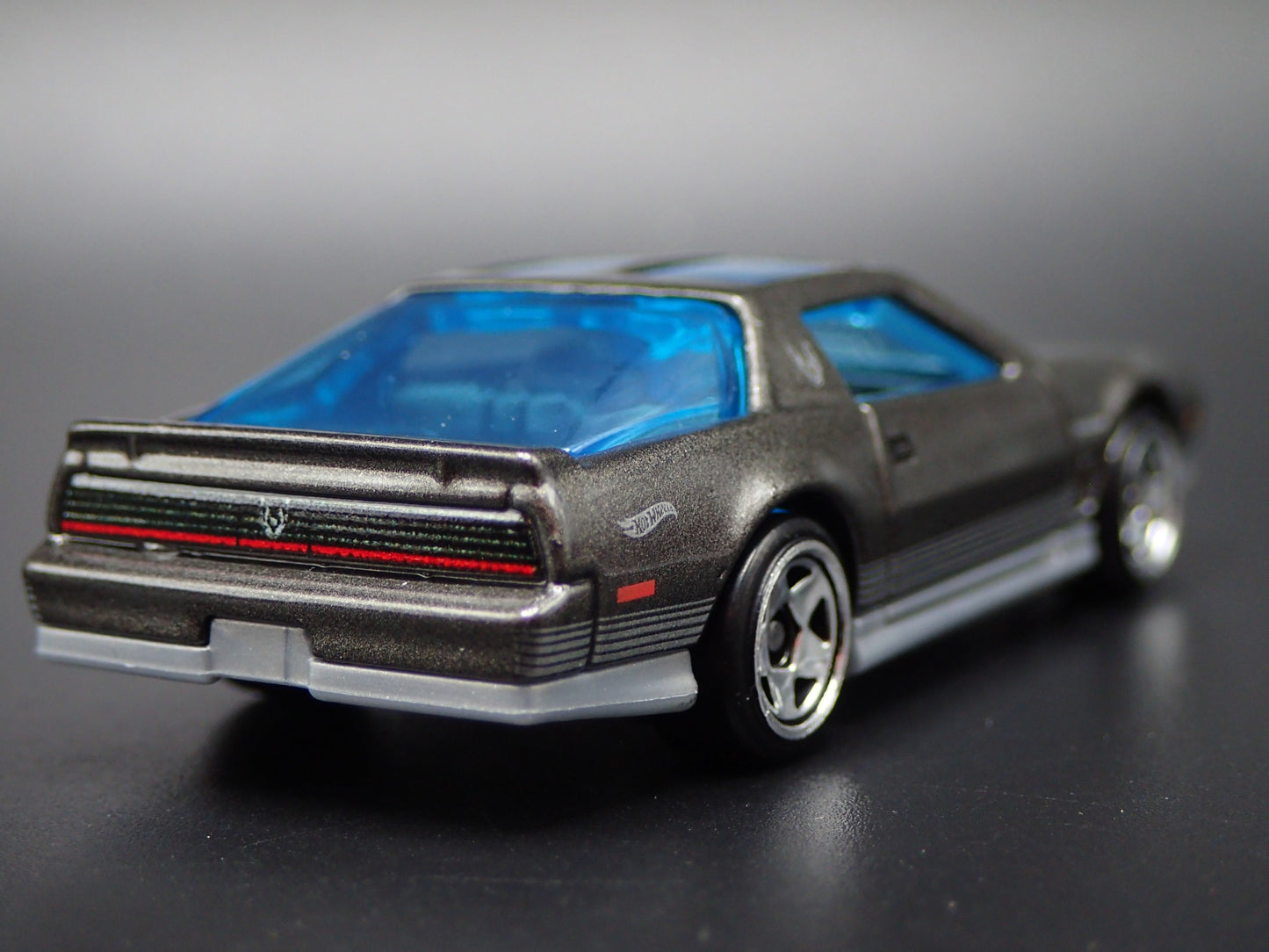 1984 84 PONTIAC FIREBIRD TRANS 1:64 SCALE COLLECTIBLE DIORAMA DIECAST MODEL CAR