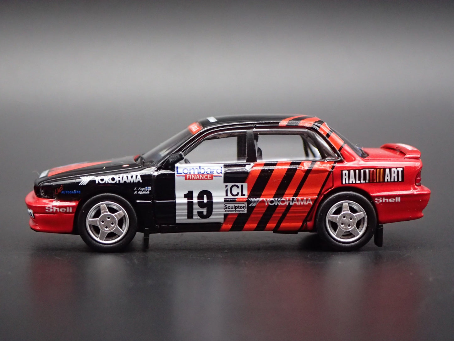 MITSUBISHI GALANT VR4 #19 YOKOHAMA PIAA RALLI ART 1:64 SCALE DIECAST MODEL CAR