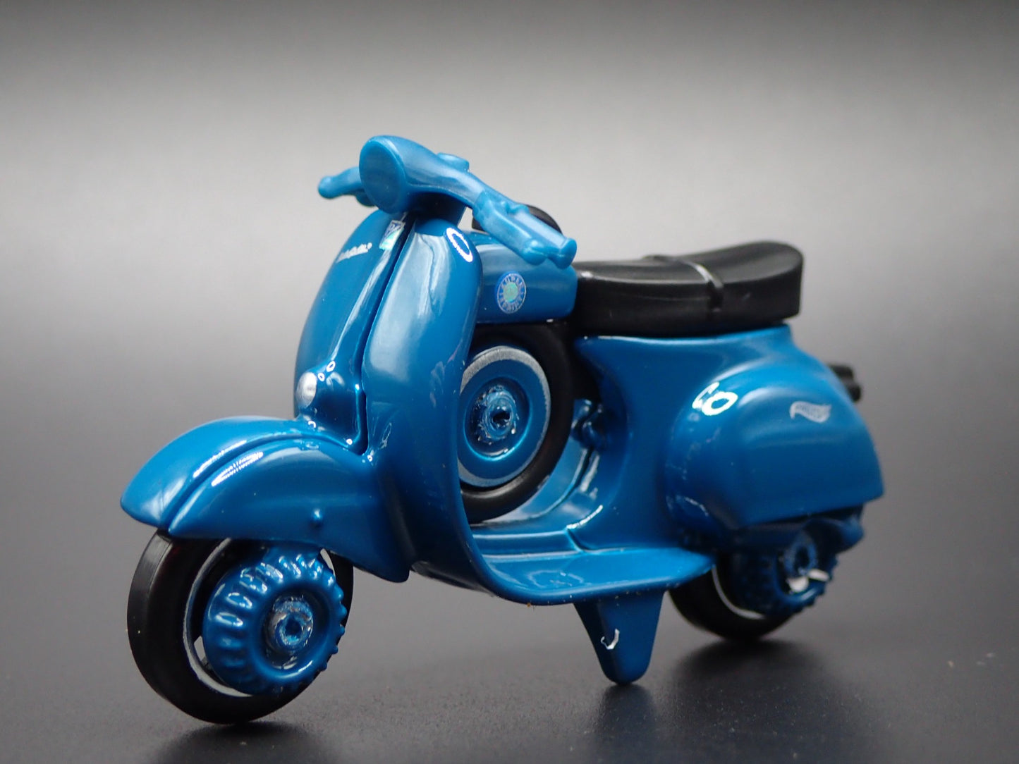 1963-1967 VESPA 90 SS SUPER SPRINT BLUE 1:64 SCALE DIORAMA DIECAST MODEL CAR