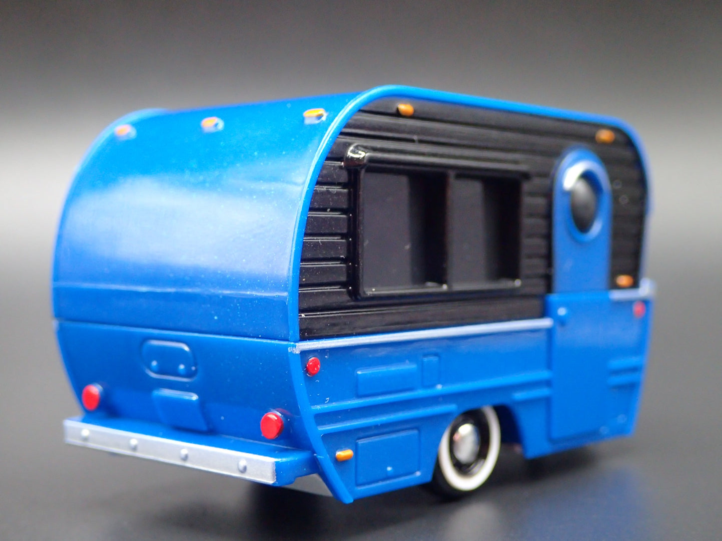 CLASSIC CRAFT TRAVEL TRAILER W/ HITCH BLUE 1:64 SCALE COLLECTIBLE MODEL CAMPER