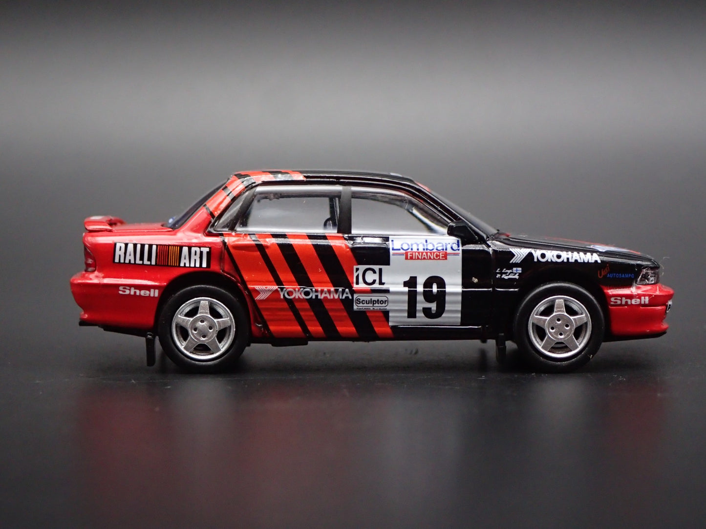 MITSUBISHI GALANT VR4 #19 YOKOHAMA PIAA RALLI ART 1:64 SCALE DIECAST MODEL CAR