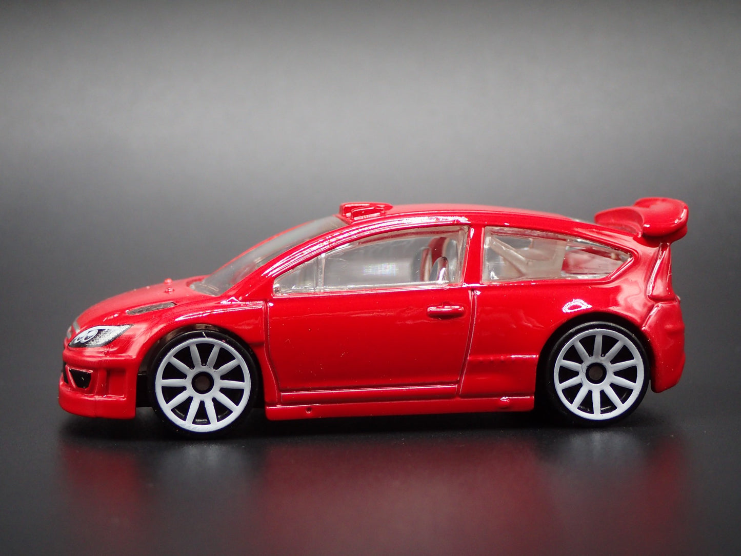 2007-2010 CITROEN C4 RALLY RED 1:64 SCALE COLLECTIBLE DIORAMA DIECAST MODEL CAR