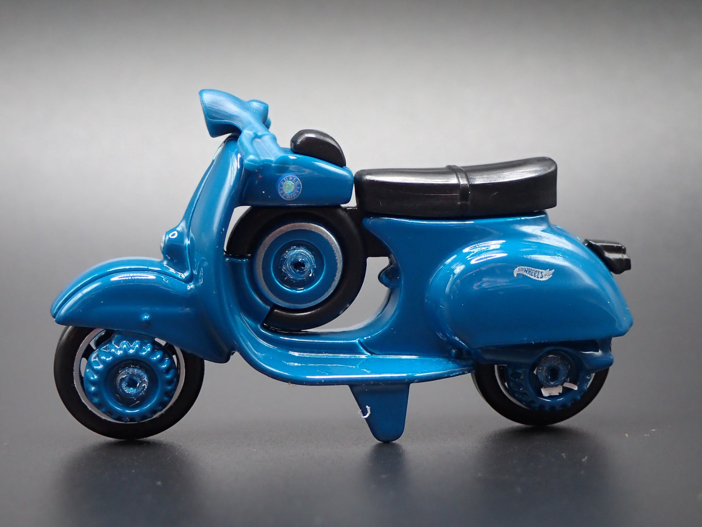 1963-1967 VESPA 90 SS SUPER SPRINT BLUE 1:64 SCALE DIORAMA DIECAST MODEL CAR