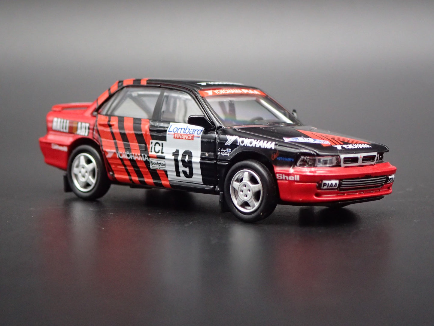 MITSUBISHI GALANT VR4 #19 YOKOHAMA PIAA RALLI ART 1:64 SCALE DIECAST MODEL CAR