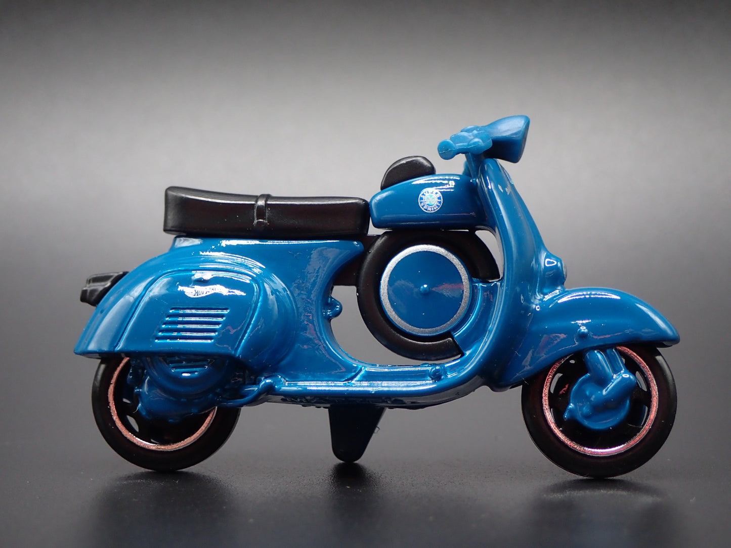 1963-1967 VESPA 90 SS SUPER SPRINT BLUE 1:64 SCALE DIORAMA DIECAST MODEL CAR