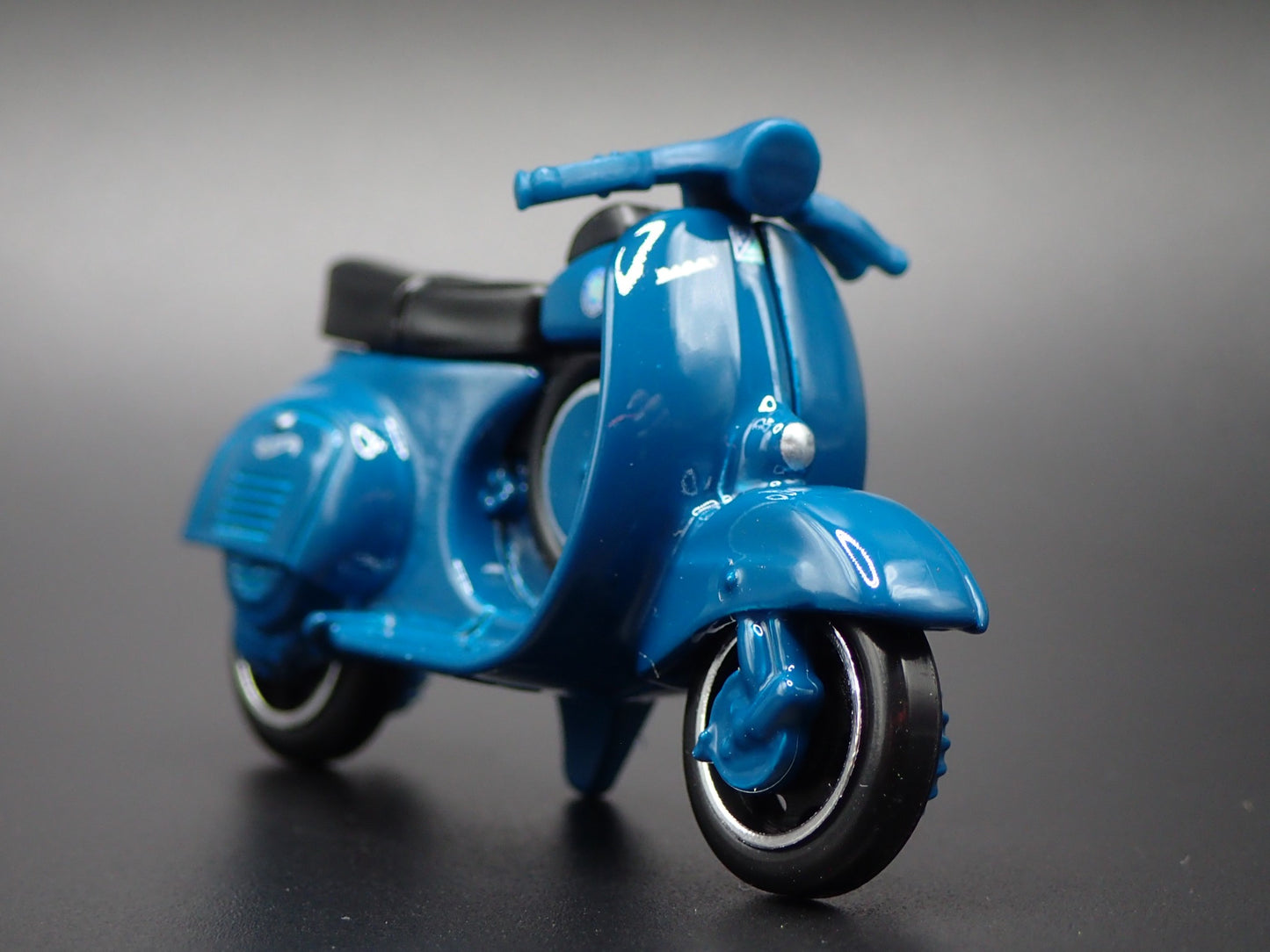 1963-1967 VESPA 90 SS SUPER SPRINT BLUE 1:64 SCALE DIORAMA DIECAST MODEL CAR