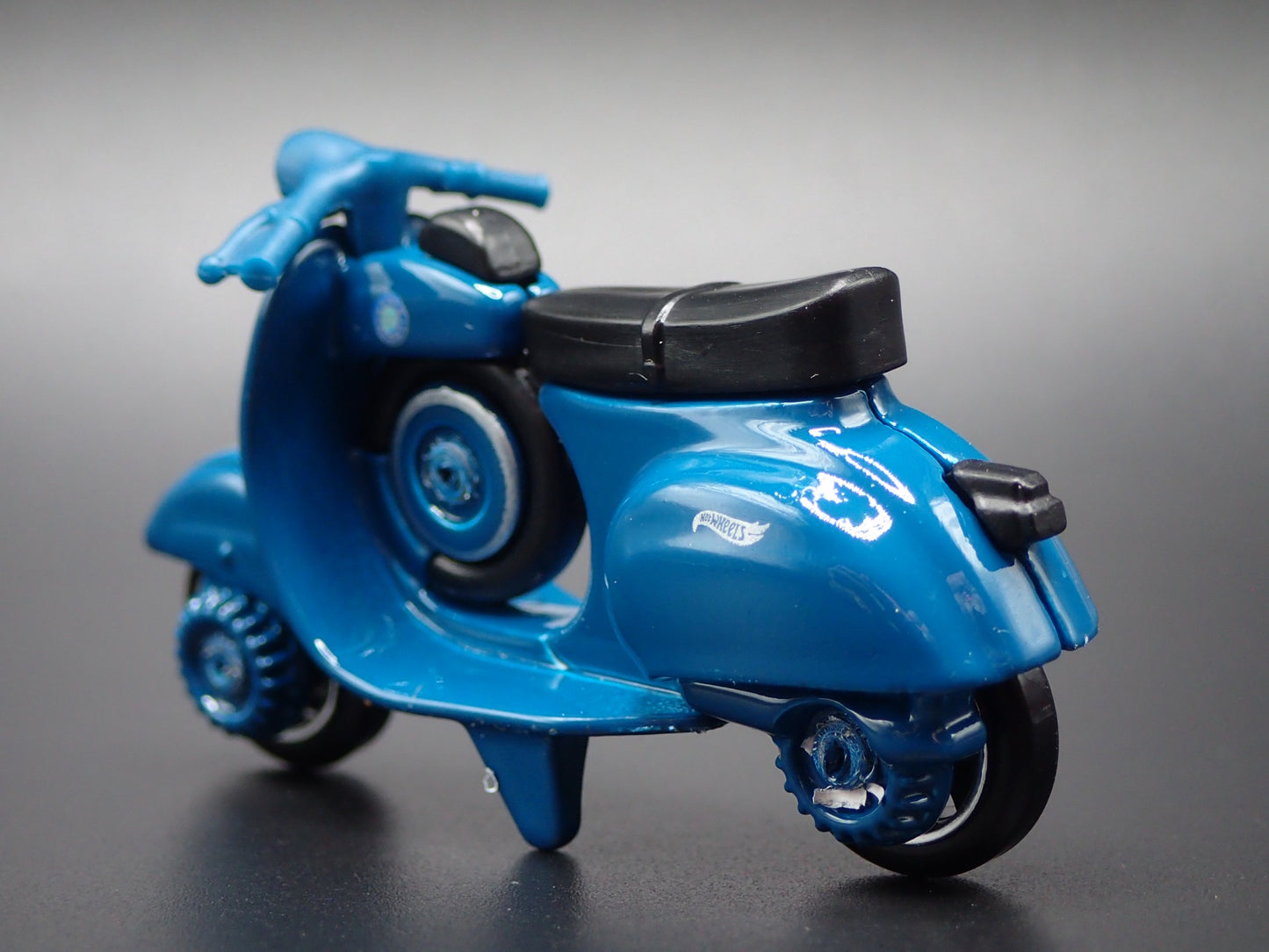 1963-1967 VESPA 90 SS SUPER SPRINT BLUE 1:64 SCALE DIORAMA DIECAST MODEL CAR