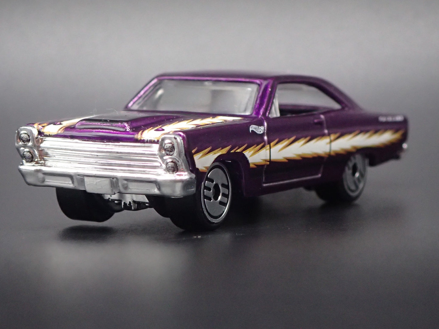 1966 66 FORD FAIRLANE GT PURPLE 1:64 SCALE COLLECTIBLE DIORAMA DIECAST MODEL CAR