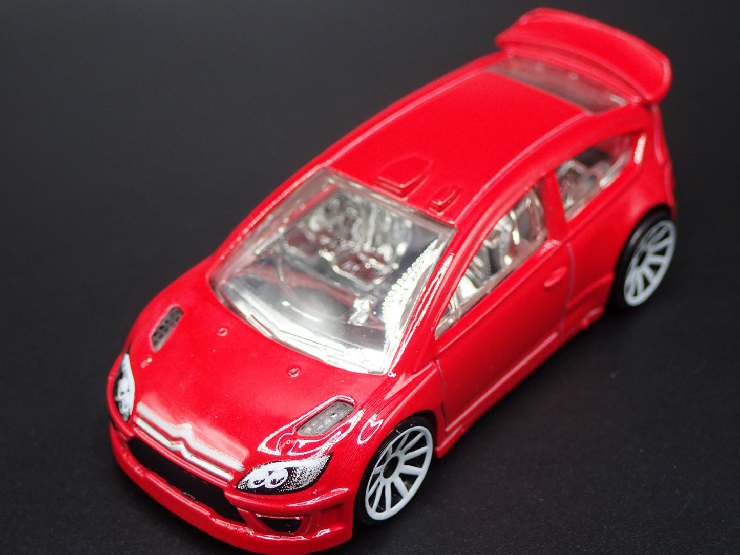 2007-2010 CITROEN C4 RALLY RED 1:64 SCALE COLLECTIBLE DIORAMA DIECAST MODEL CAR