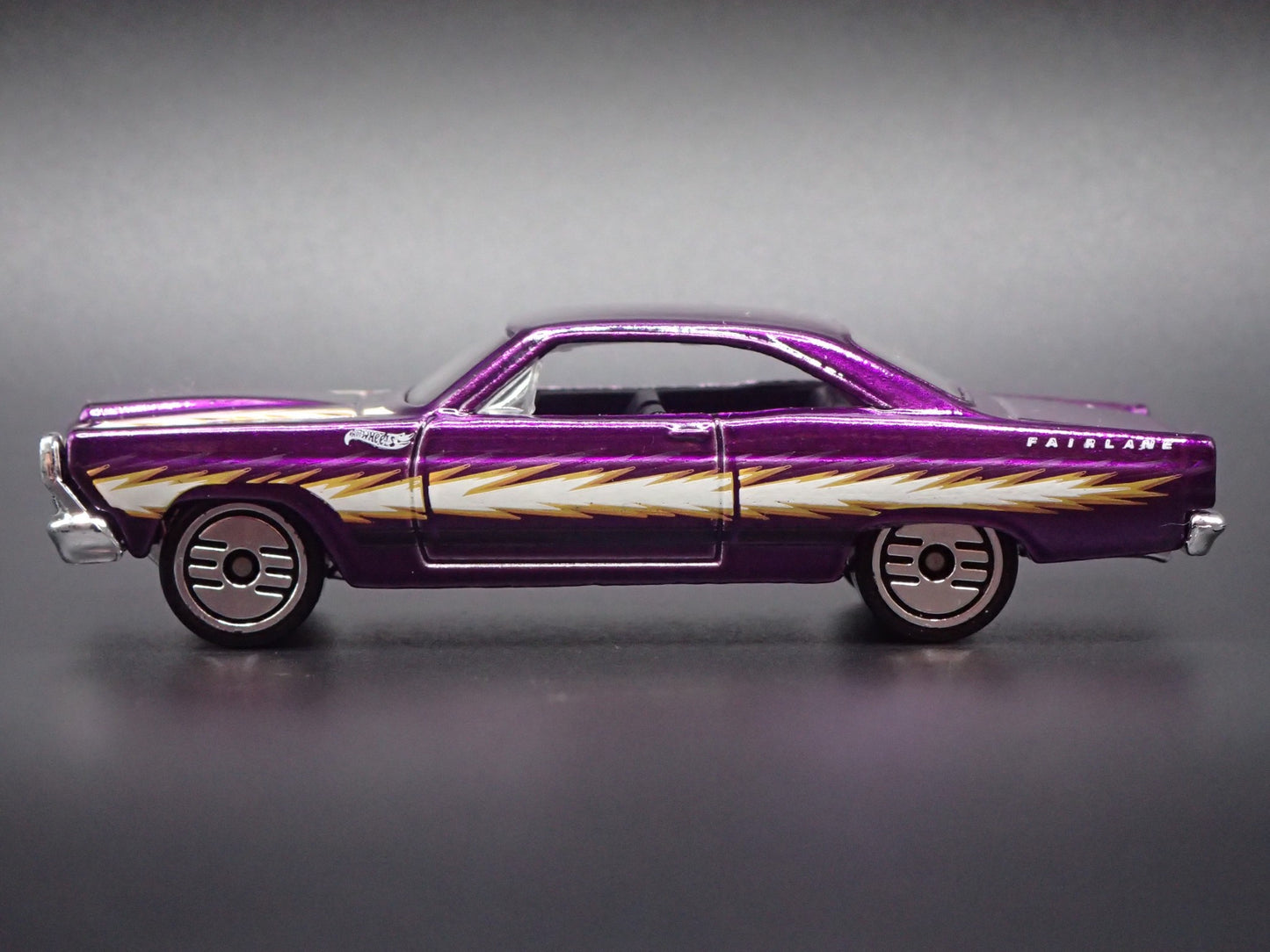 1966 66 FORD FAIRLANE GT PURPLE 1:64 SCALE COLLECTIBLE DIORAMA DIECAST MODEL CAR