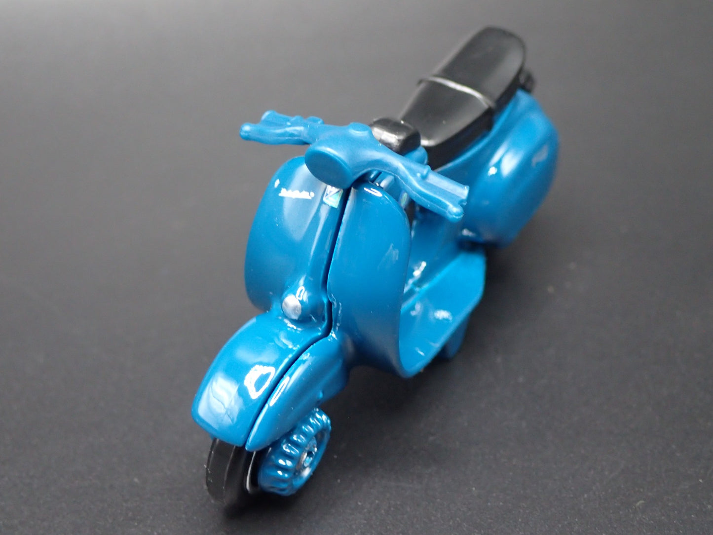 1963-1967 VESPA 90 SS SUPER SPRINT BLUE 1:64 SCALE DIORAMA DIECAST MODEL CAR
