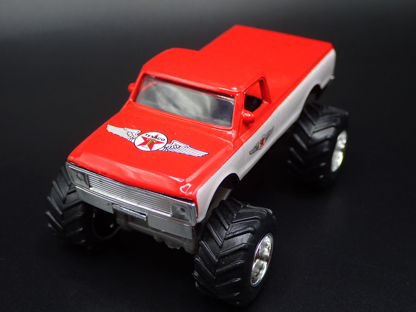 1972 72 CHEVROLET CHEYENNE PICKUP TRUCK 4X4 TEXACO 1:64 SCALE DIECAST MODEL CAR