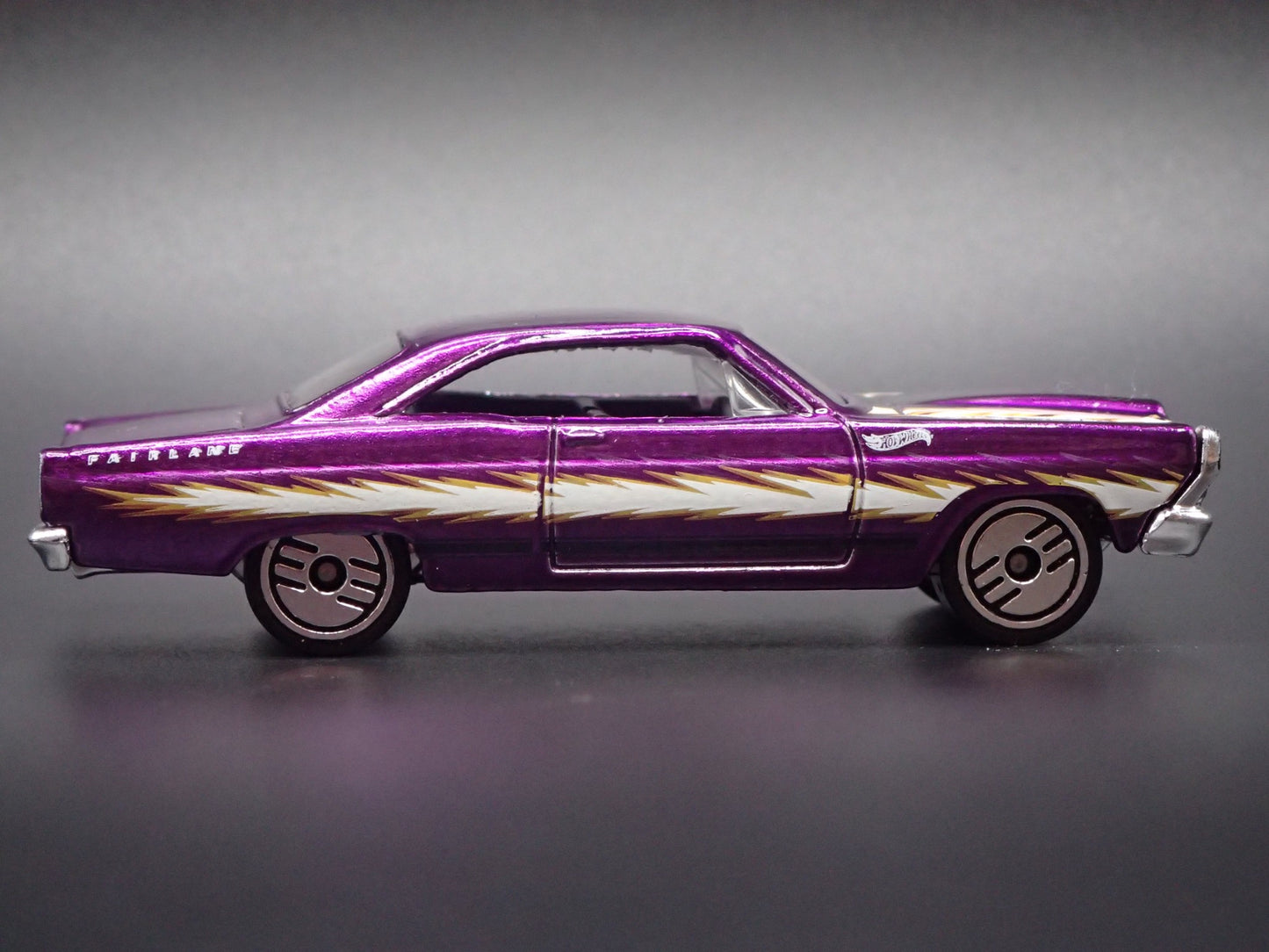 1966 66 FORD FAIRLANE GT PURPLE 1:64 SCALE COLLECTIBLE DIORAMA DIECAST MODEL CAR