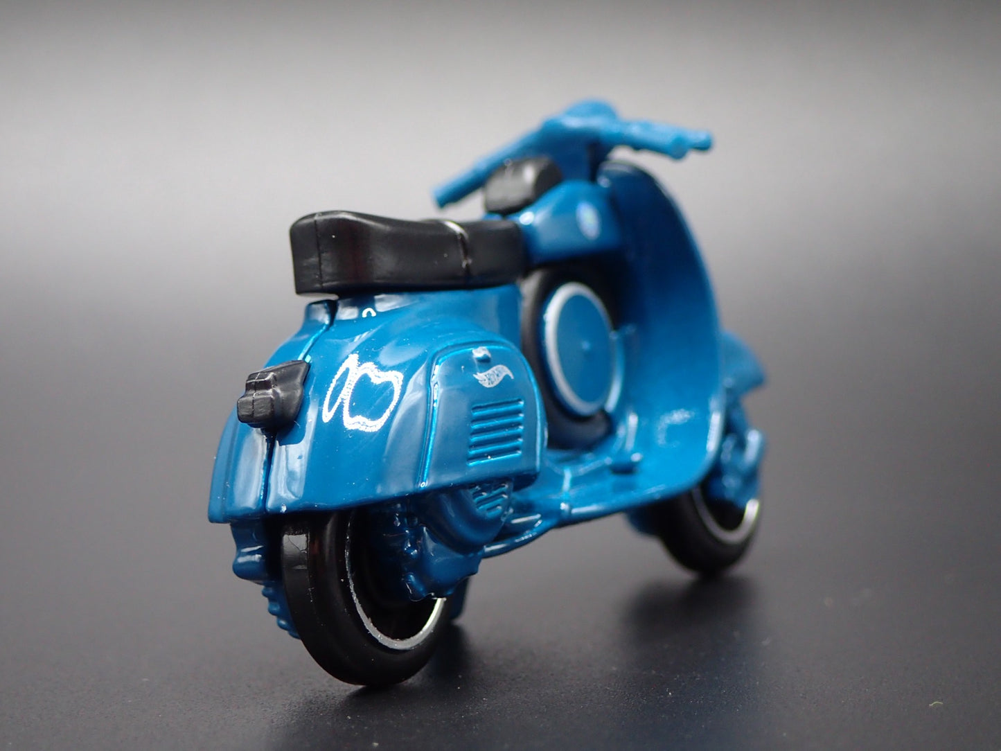 1963-1967 VESPA 90 SS SUPER SPRINT BLUE 1:64 SCALE DIORAMA DIECAST MODEL CAR