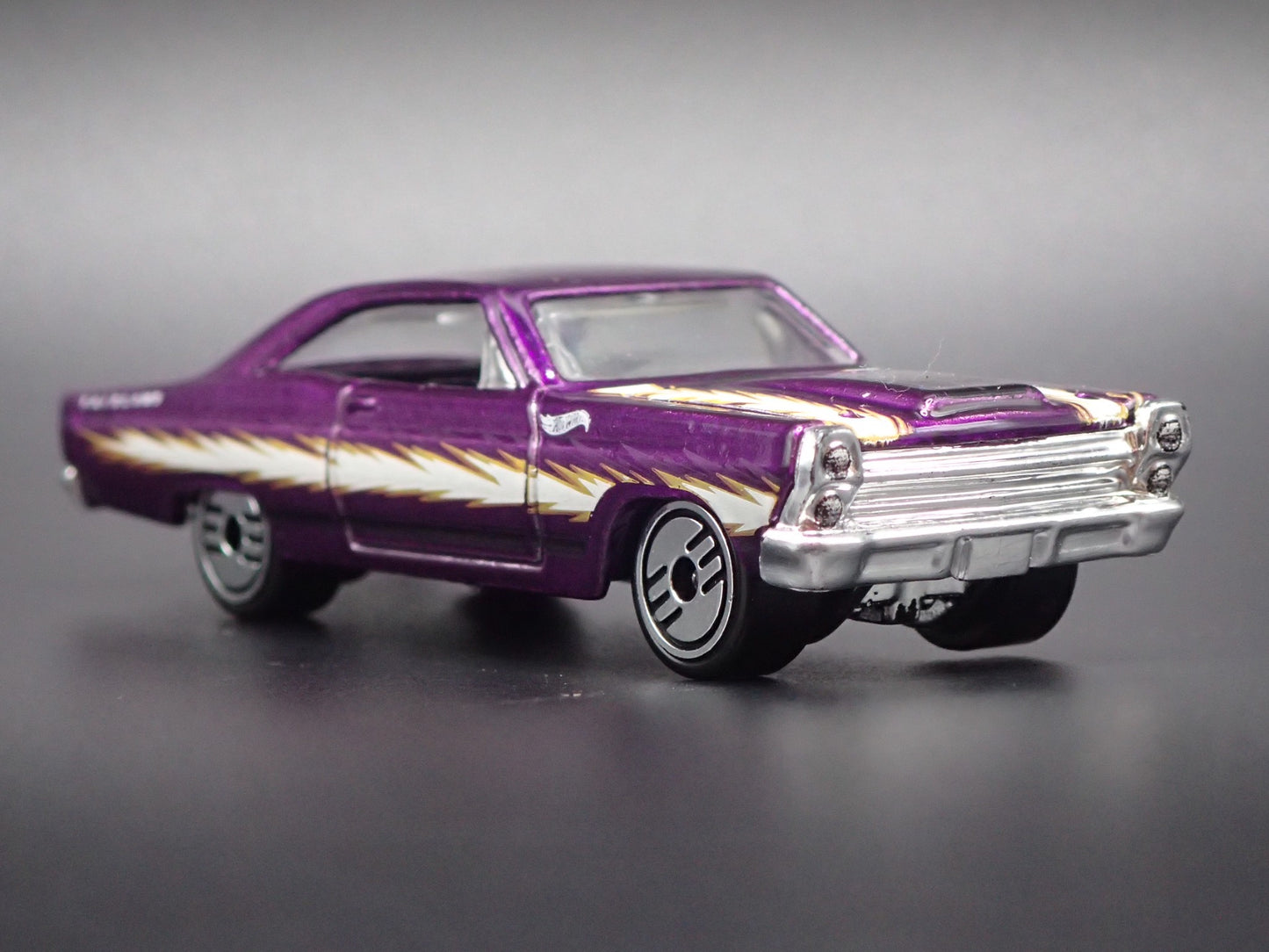 1966 66 FORD FAIRLANE GT PURPLE 1:64 SCALE COLLECTIBLE DIORAMA DIECAST MODEL CAR