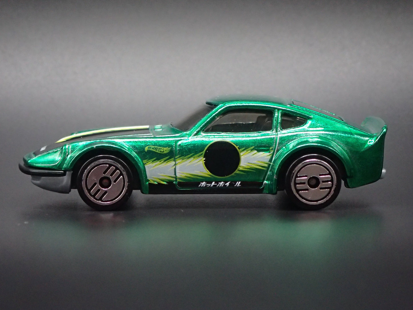 1970-1973 NISSAN FAIRLADY Z 240Z JDM GREEN 1/64 SCALE DIORAMA DIECAST MODEL CAR