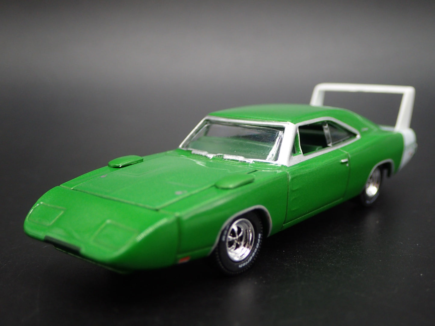 1969 69 DODGE CHARGER DAYTONA 1:64 SCALE COLLECTIBLE DIORAMA DIECAST MODEL CAR