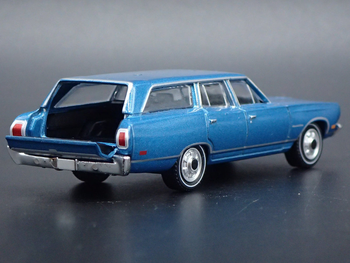 1969 69 PLYMOUTH SATELLITE STATION WAGON 1:64 SCALE DIORAMA DIECAST MODEL CAR-Burning Rubber Toy Company