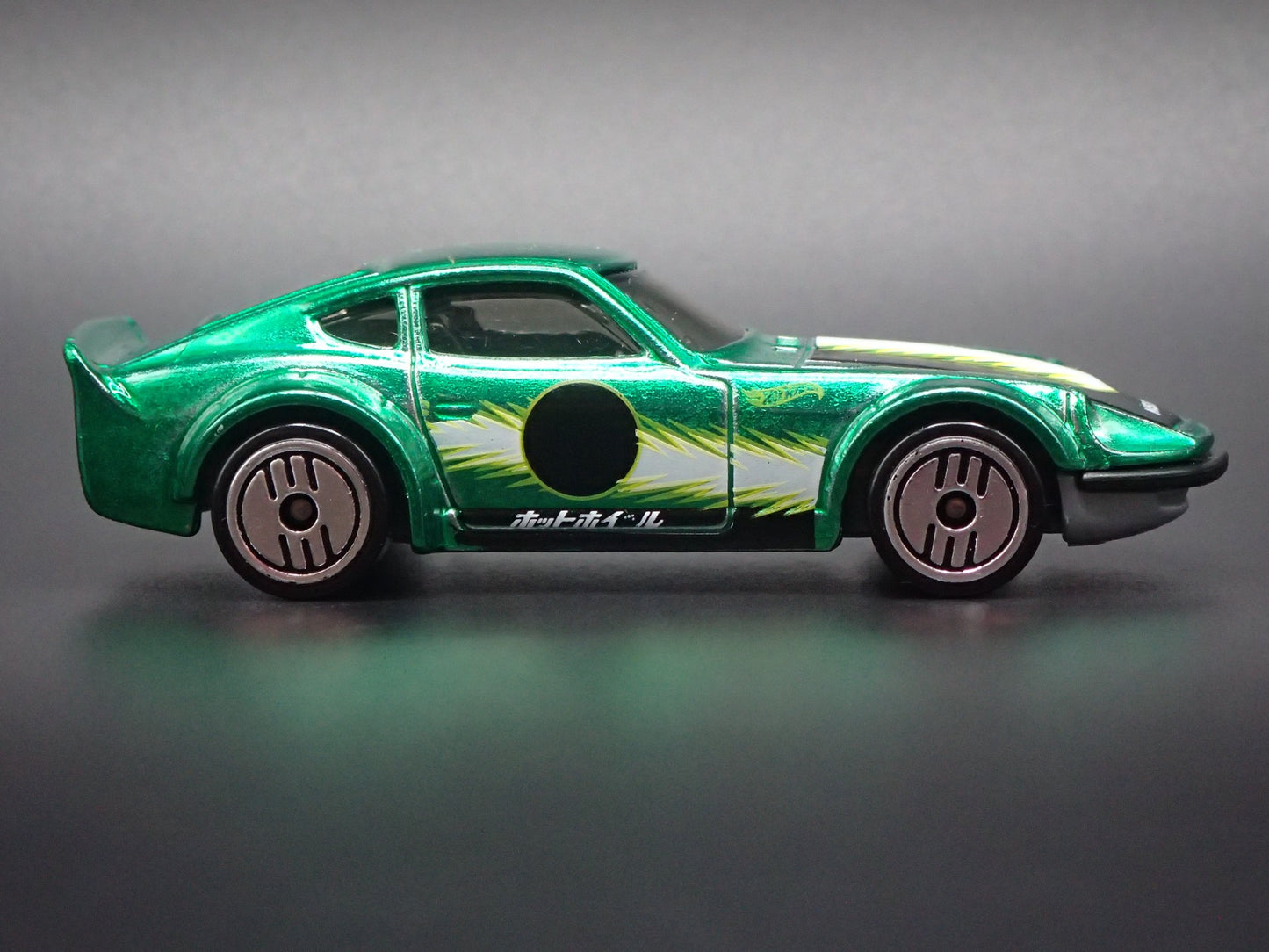 1970-1973 NISSAN FAIRLADY Z 240Z JDM GREEN 1/64 SCALE DIORAMA DIECAST MODEL CAR