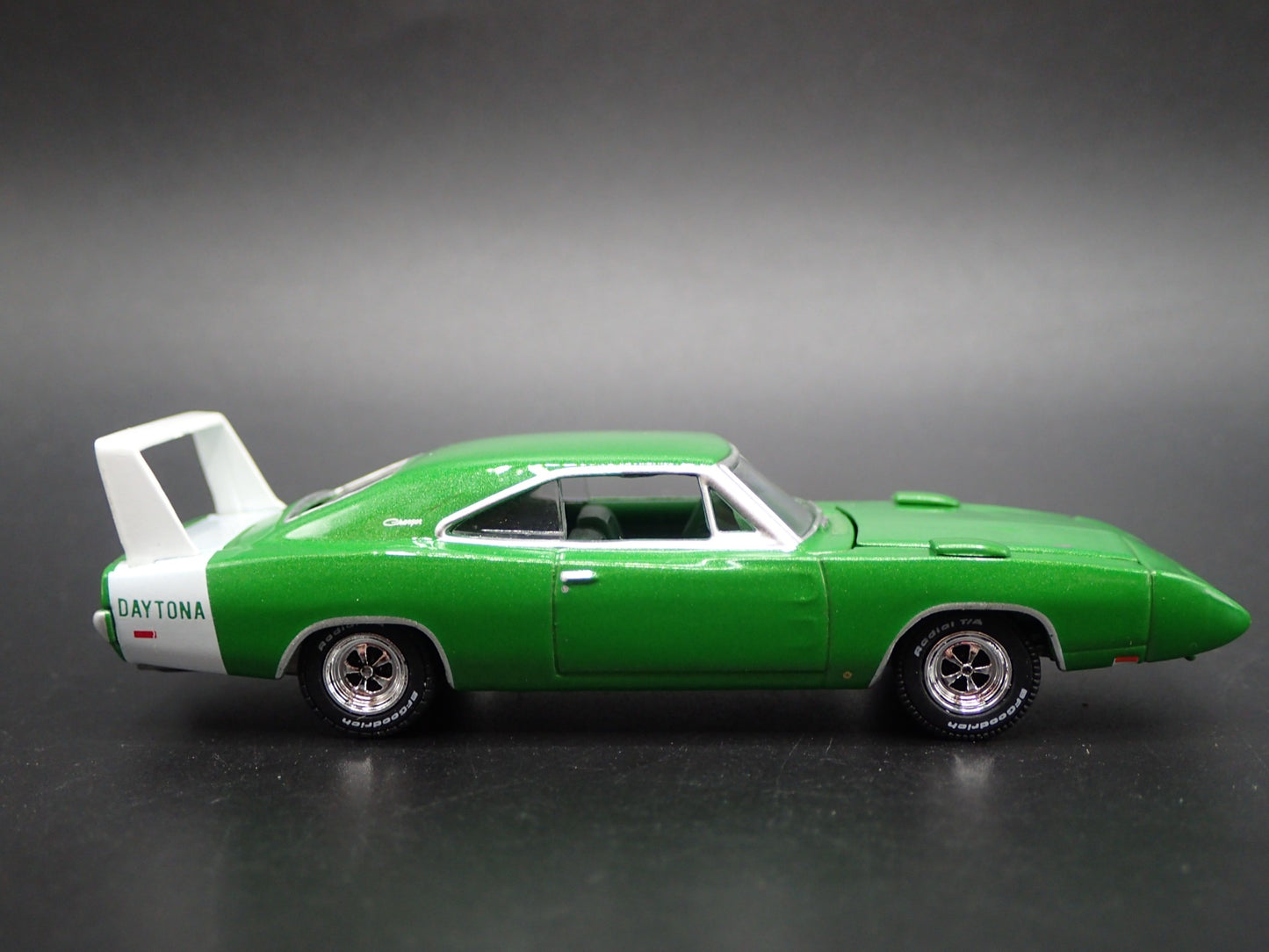 1969 69 DODGE CHARGER DAYTONA 1:64 SCALE COLLECTIBLE DIORAMA DIECAST MODEL CAR