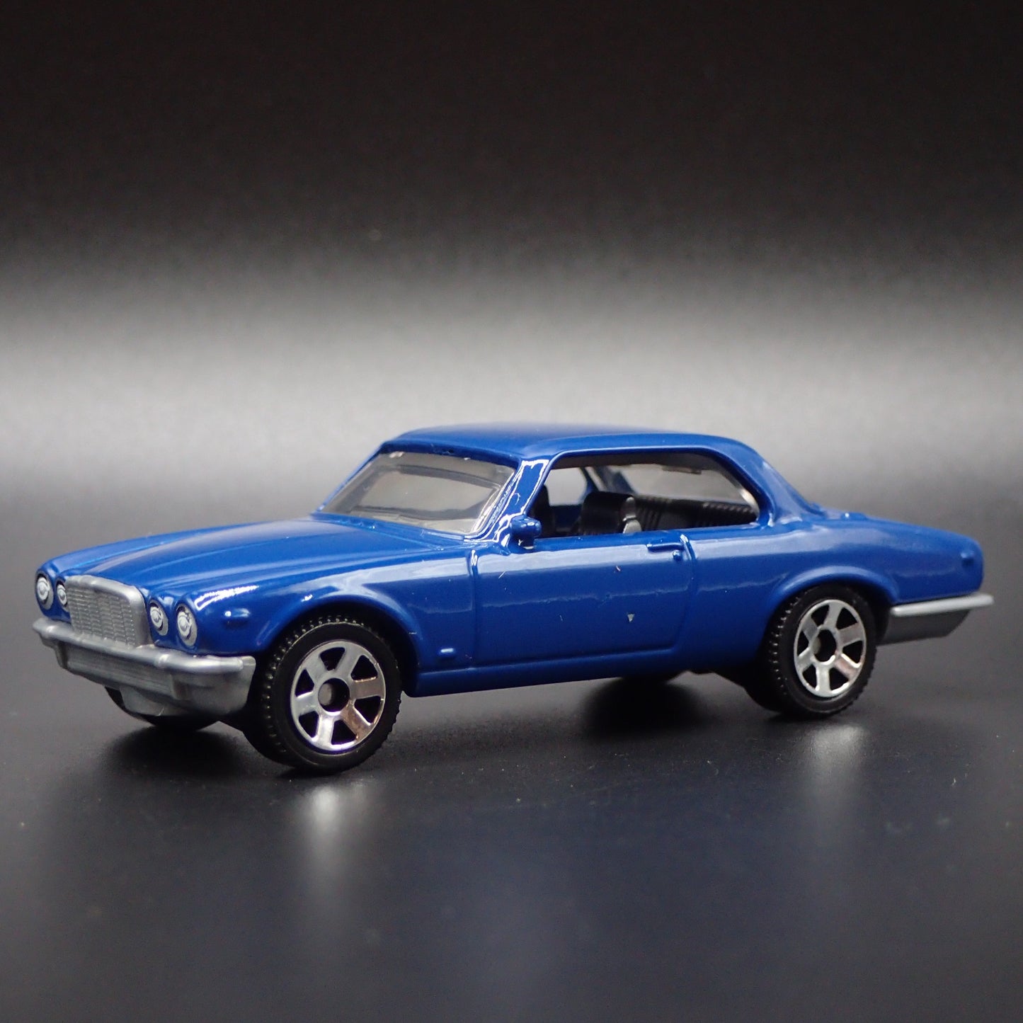 1973-1979 JAGUAR XJ6C XJ S II 1:64 SCALE COLLECTIBLE DISPLAY DIECAST MODEL CAR