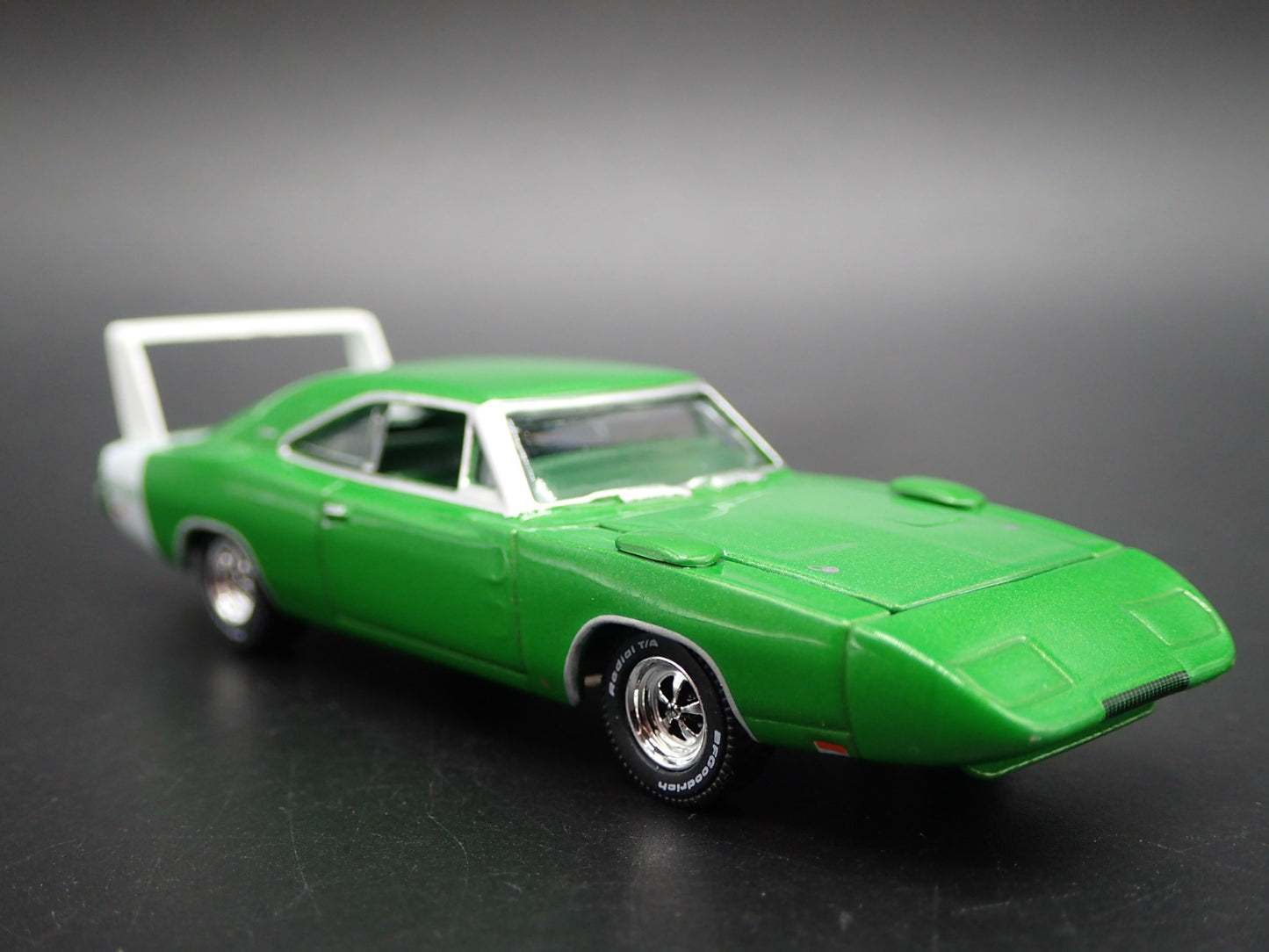 1969 69 DODGE CHARGER DAYTONA 1:64 SCALE COLLECTIBLE DIORAMA DIECAST MODEL CAR