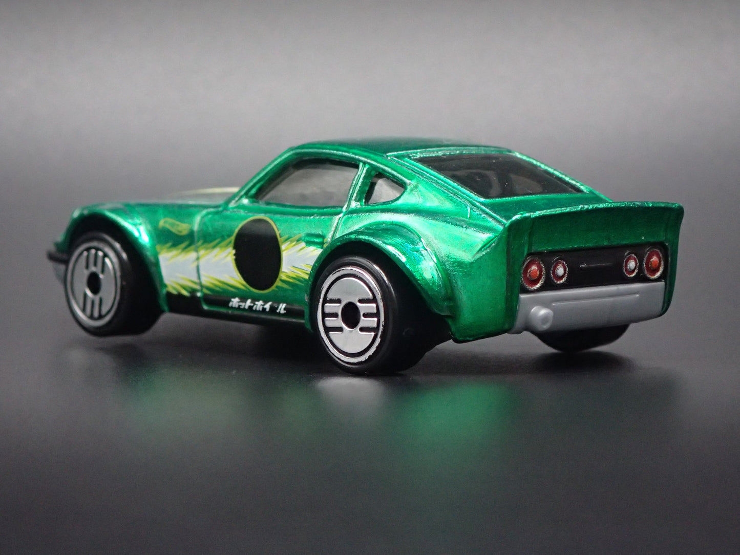1970-1973 NISSAN FAIRLADY Z 240Z JDM GREEN 1/64 SCALE DIORAMA DIECAST MODEL CAR