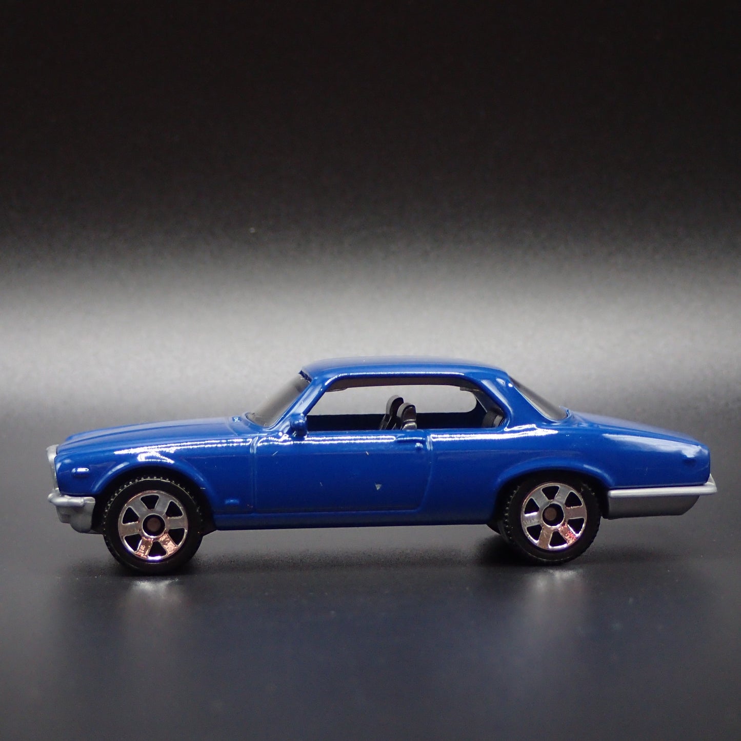 1973-1979 JAGUAR XJ6C XJ S II 1:64 SCALE COLLECTIBLE DISPLAY DIECAST MODEL CAR