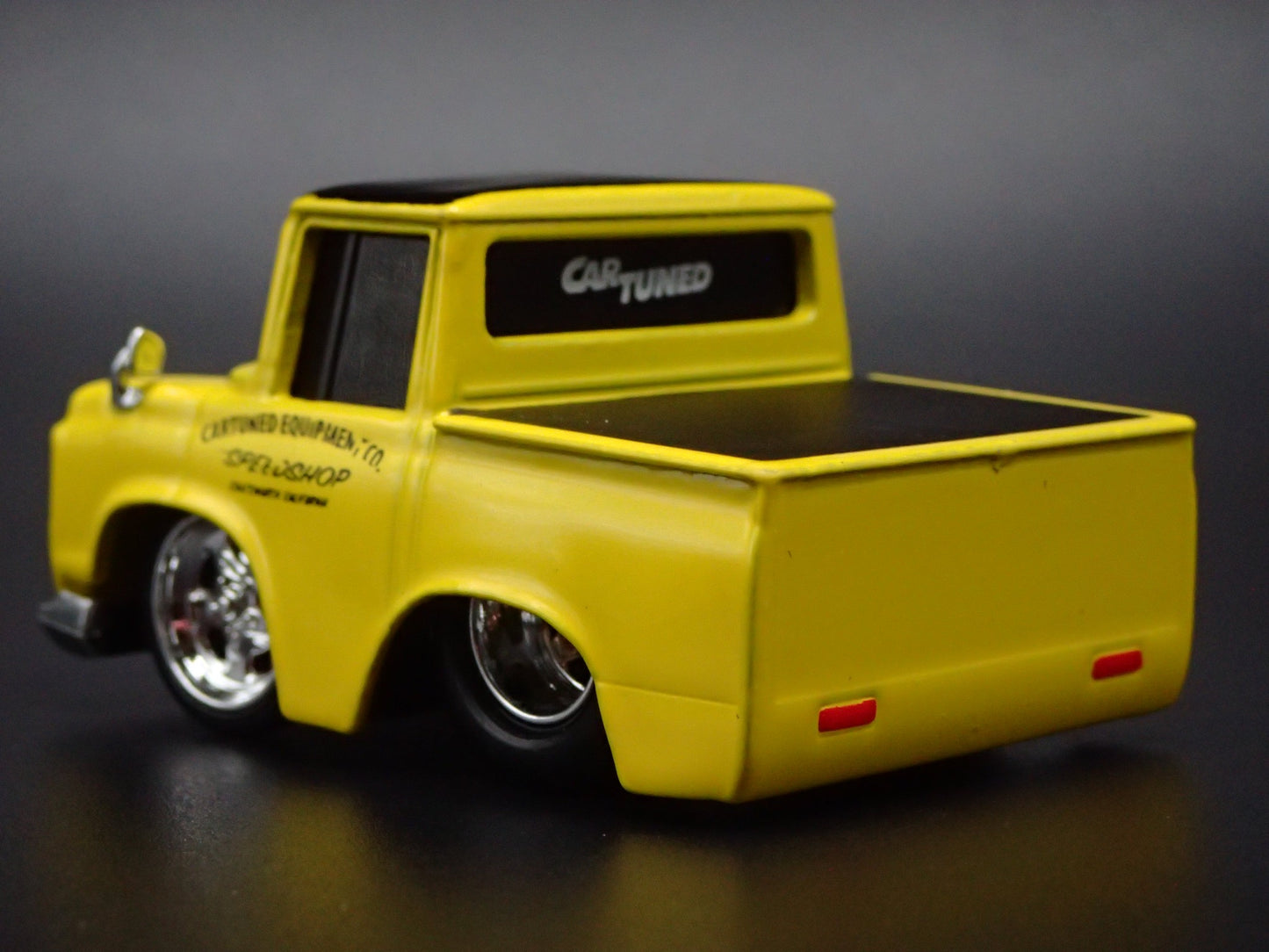 1973 73 TOYOTA STOUT PICKUP TRUCK CAR TUNED 1:64 SCALE DIORAMA DIECAST MODEL CAR