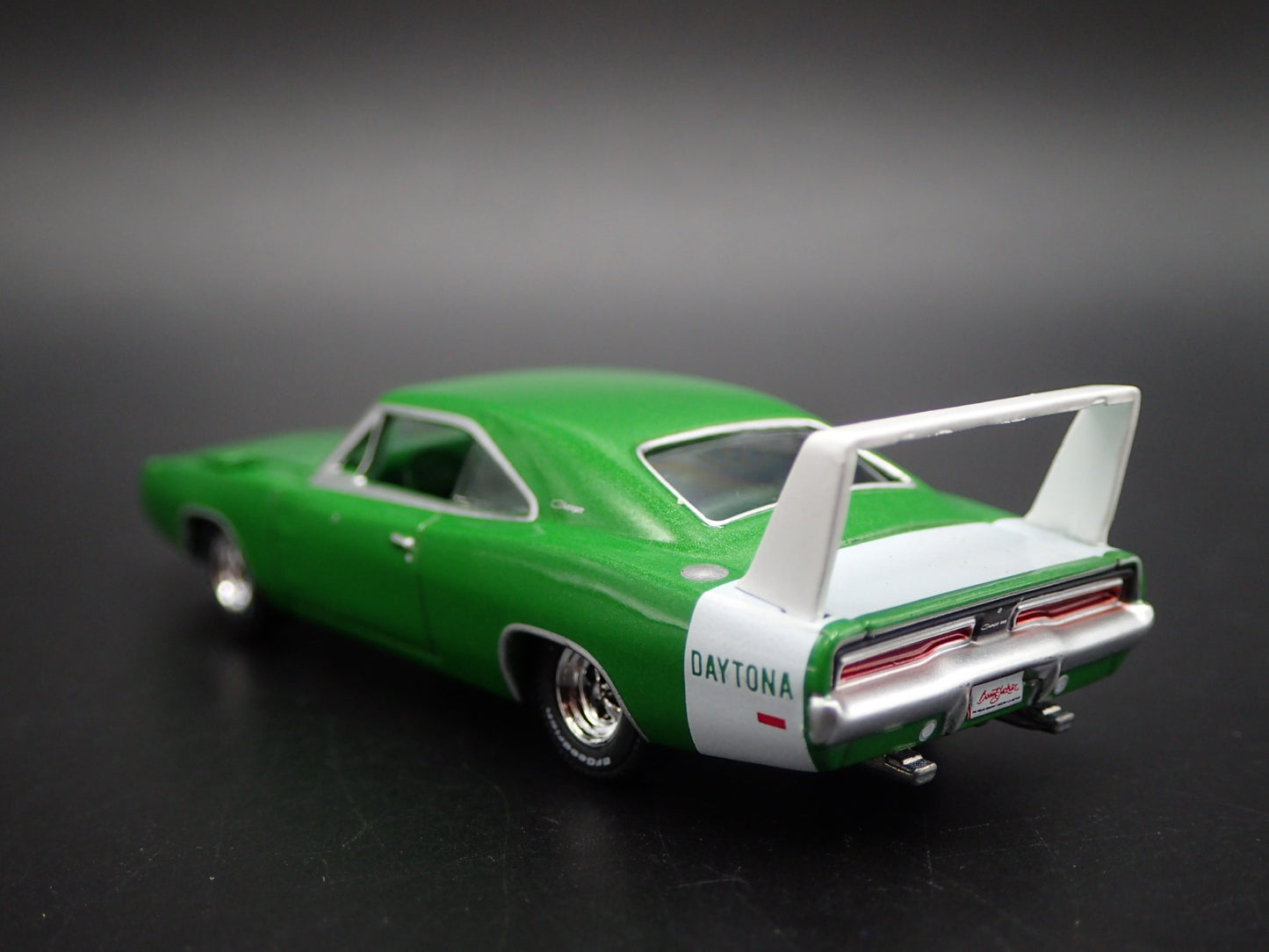 1969 69 DODGE CHARGER DAYTONA 1:64 SCALE COLLECTIBLE DIORAMA DIECAST MODEL CAR