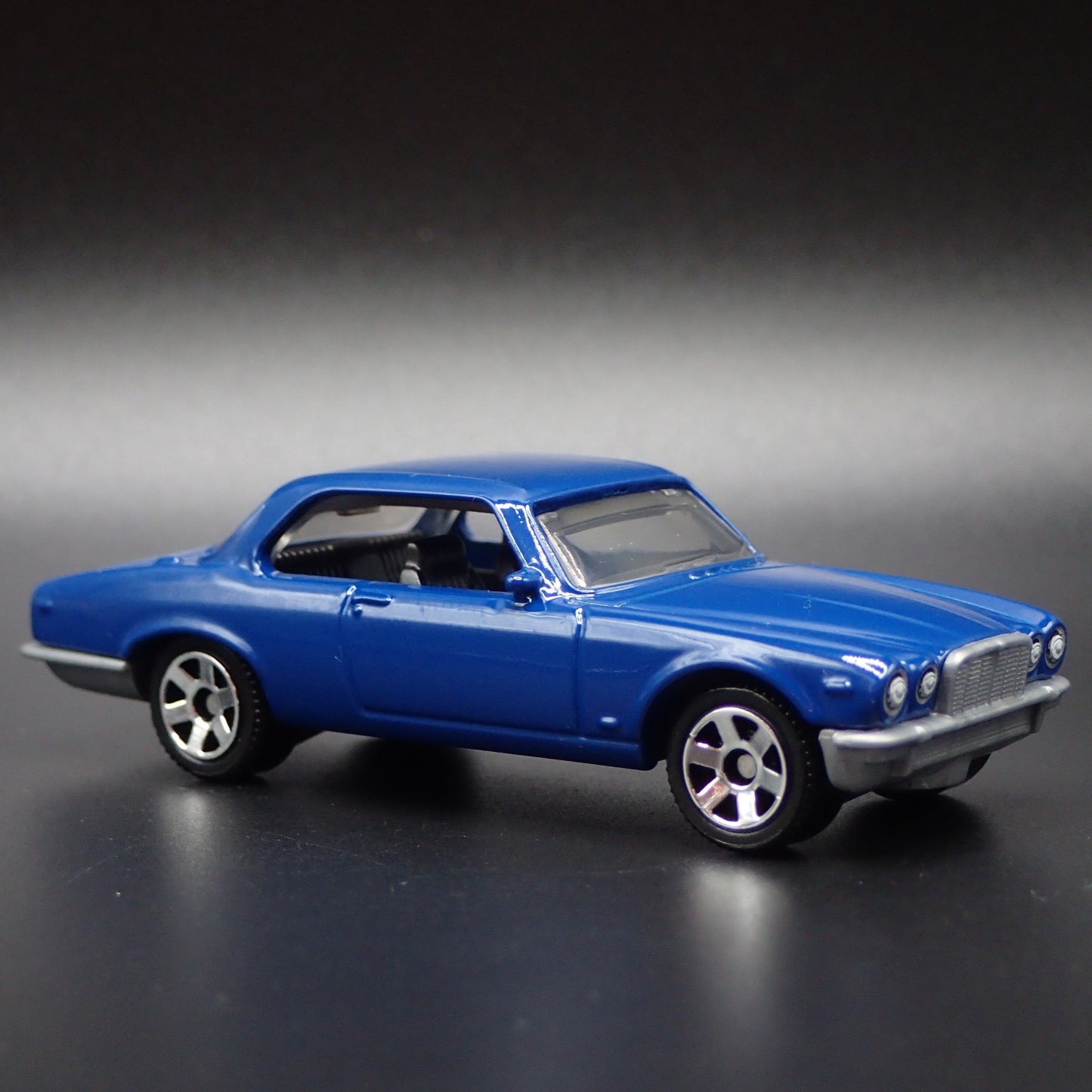 1973-1979 JAGUAR XJ6C XJ S II 1:64 SCALE COLLECTIBLE DISPLAY DIECAST MODEL CAR