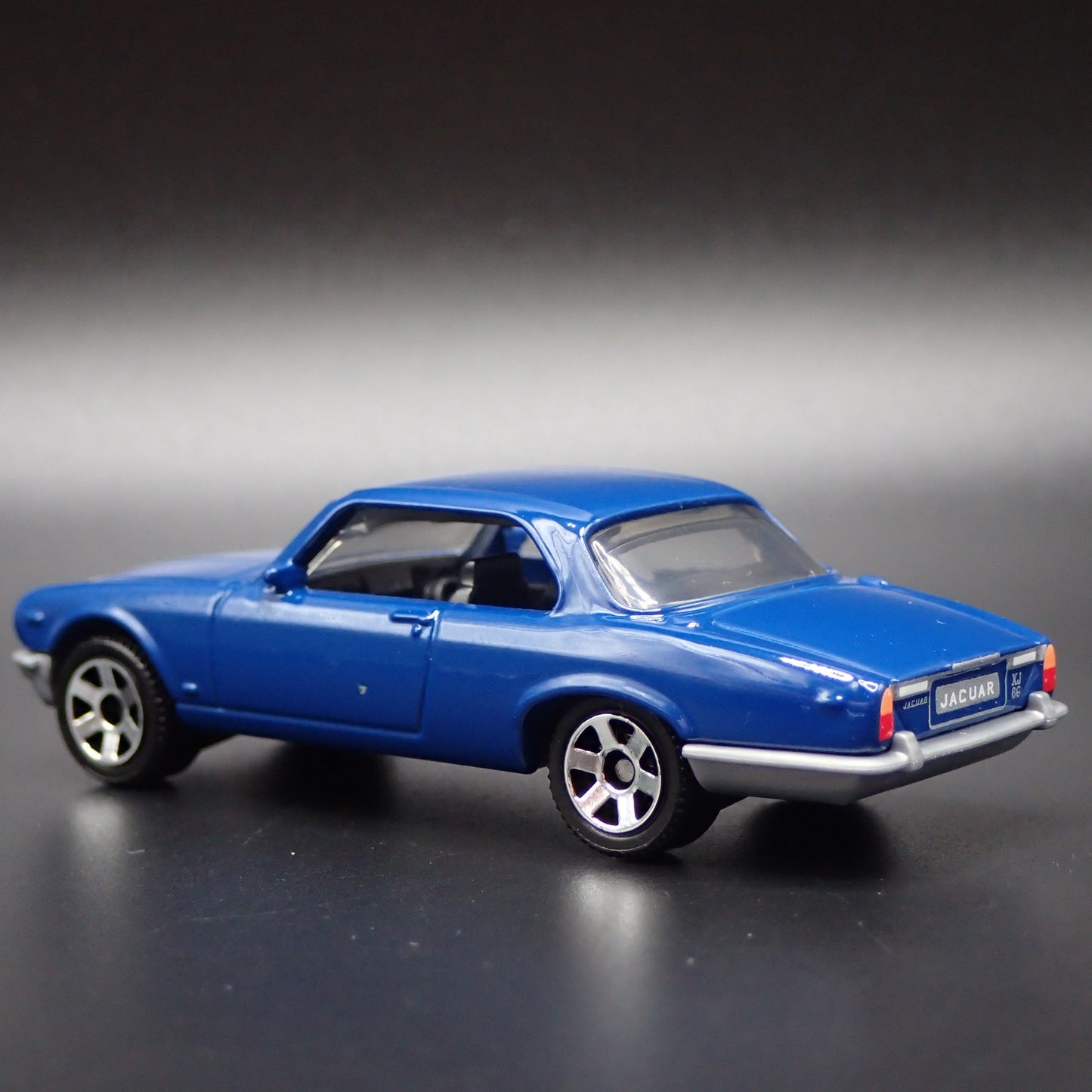 1973-1979 JAGUAR XJ6C XJ S II 1:64 SCALE COLLECTIBLE DISPLAY DIECAST MODEL CAR