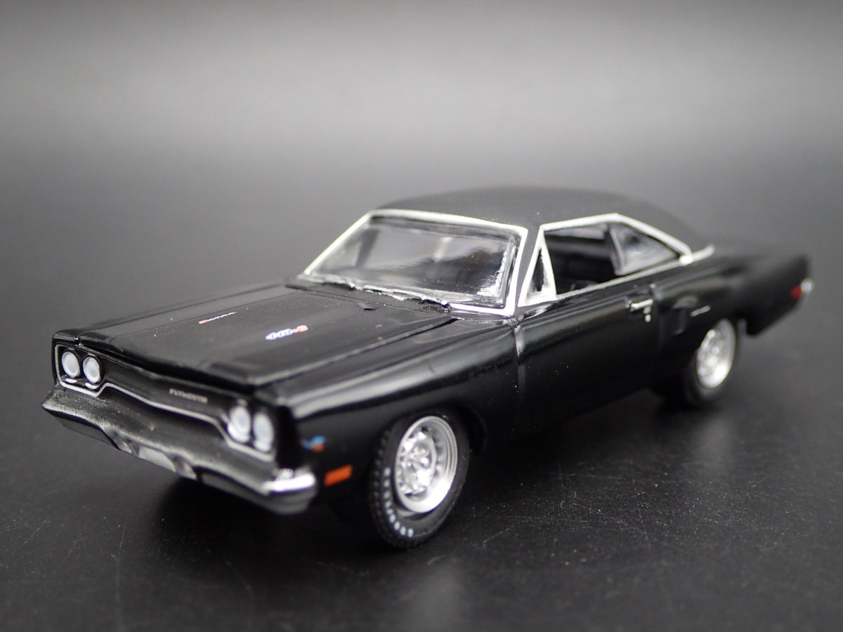 1970 70 PLYMOUTH ROAD RUNNER 1:64 SCALE COLLECTIBLE DIORAMA DIECAST MODEL CAR-Burning Rubber Toy Company