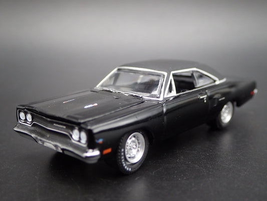 1970 70 PLYMOUTH ROAD RUNNER 1:64 SCALE COLLECTIBLE DIORAMA DIECAST MODEL CAR-Burning Rubber Toy Company