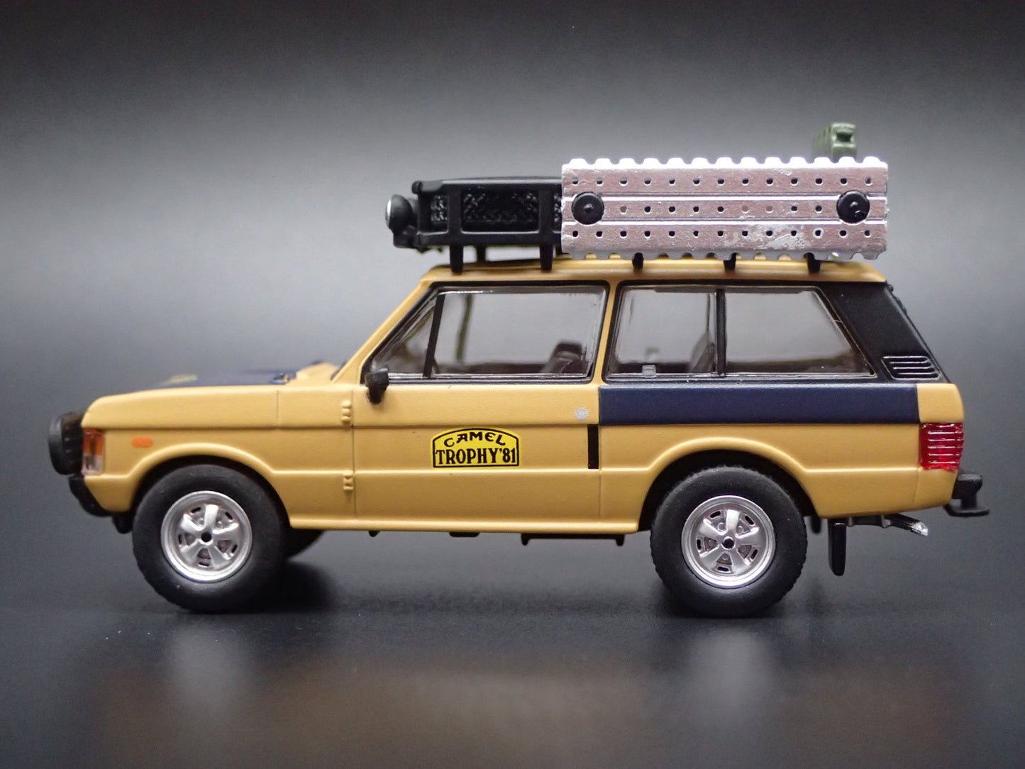 1970-1994 RANGE ROVER CAMEL TROPHY 1981 1/64 SCALE DIORAMA DIECAST MODEL CAR