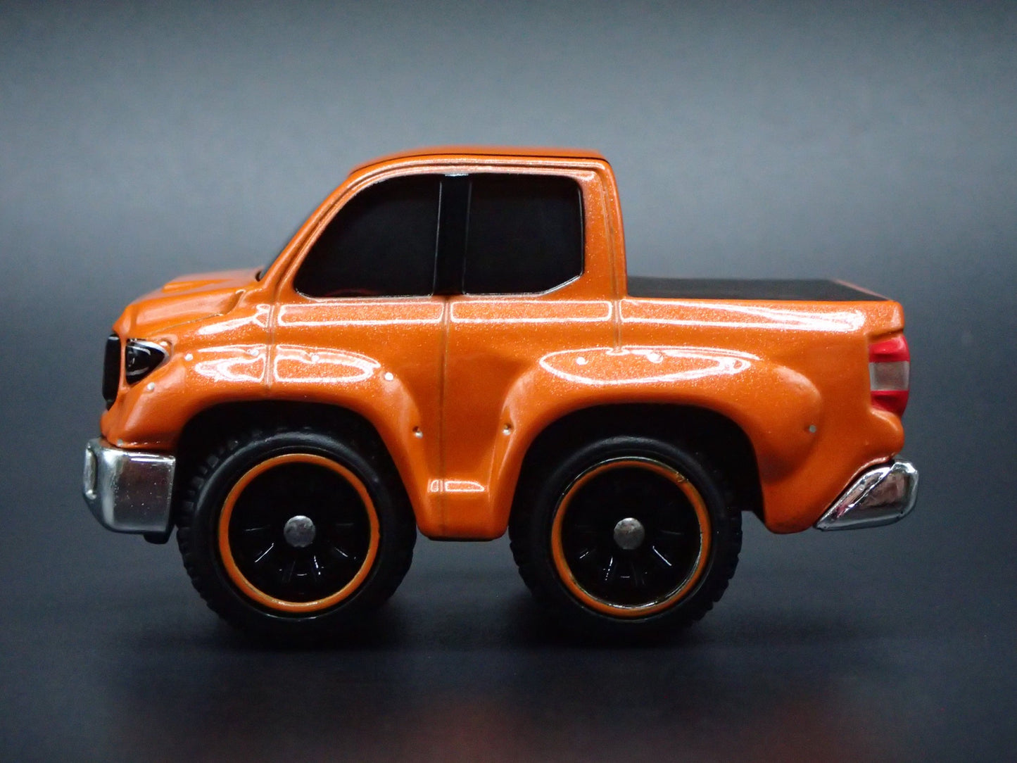 2015 TOYOTA TUNDRA PICKUP TRUCK CAR TUNED 1/64 SCALE DIORAMA DIECAST MODEL CAR