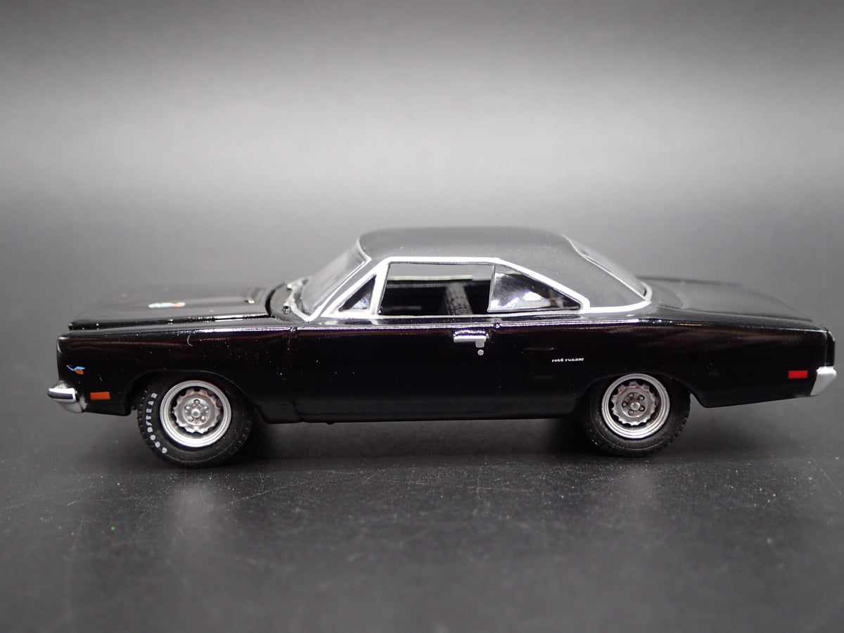 1970 70 PLYMOUTH ROAD RUNNER 1:64 SCALE COLLECTIBLE DIORAMA DIECAST MODEL CAR-Burning Rubber Toy Company