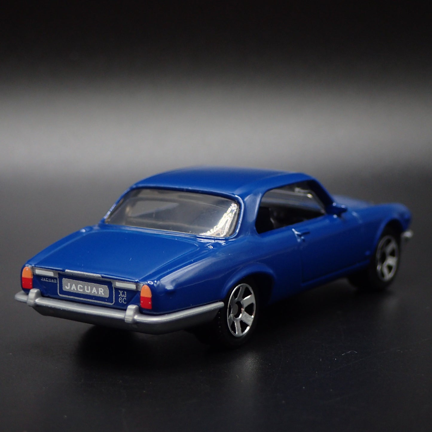 1973-1979 JAGUAR XJ6C XJ S II 1:64 SCALE COLLECTIBLE DISPLAY DIECAST MODEL CAR