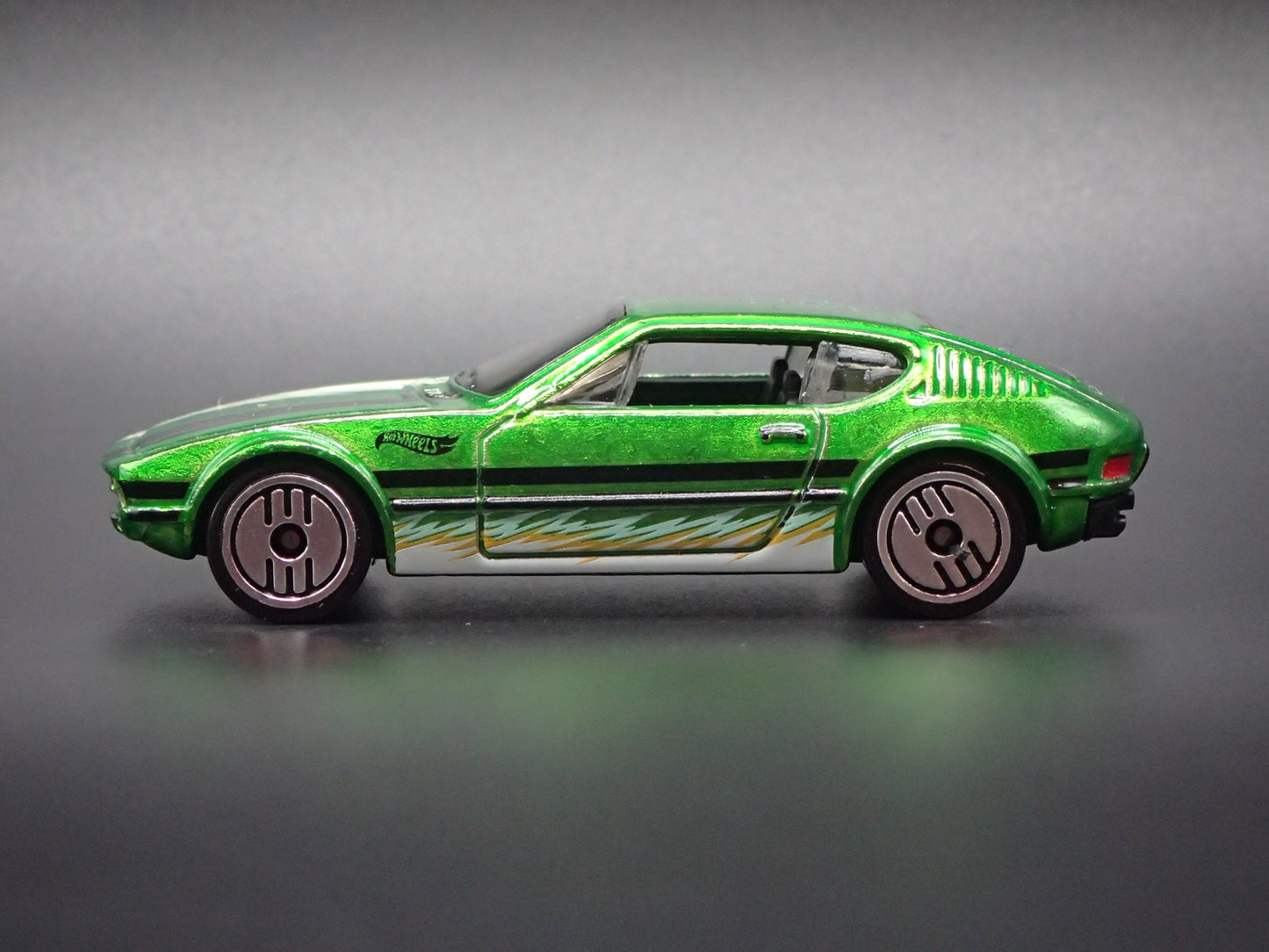 1972-1976 VW VOLKSWAGEN SP2 1:64 SCALE COLLECTIBLE DIORAMA DIECAST MODEL CAR