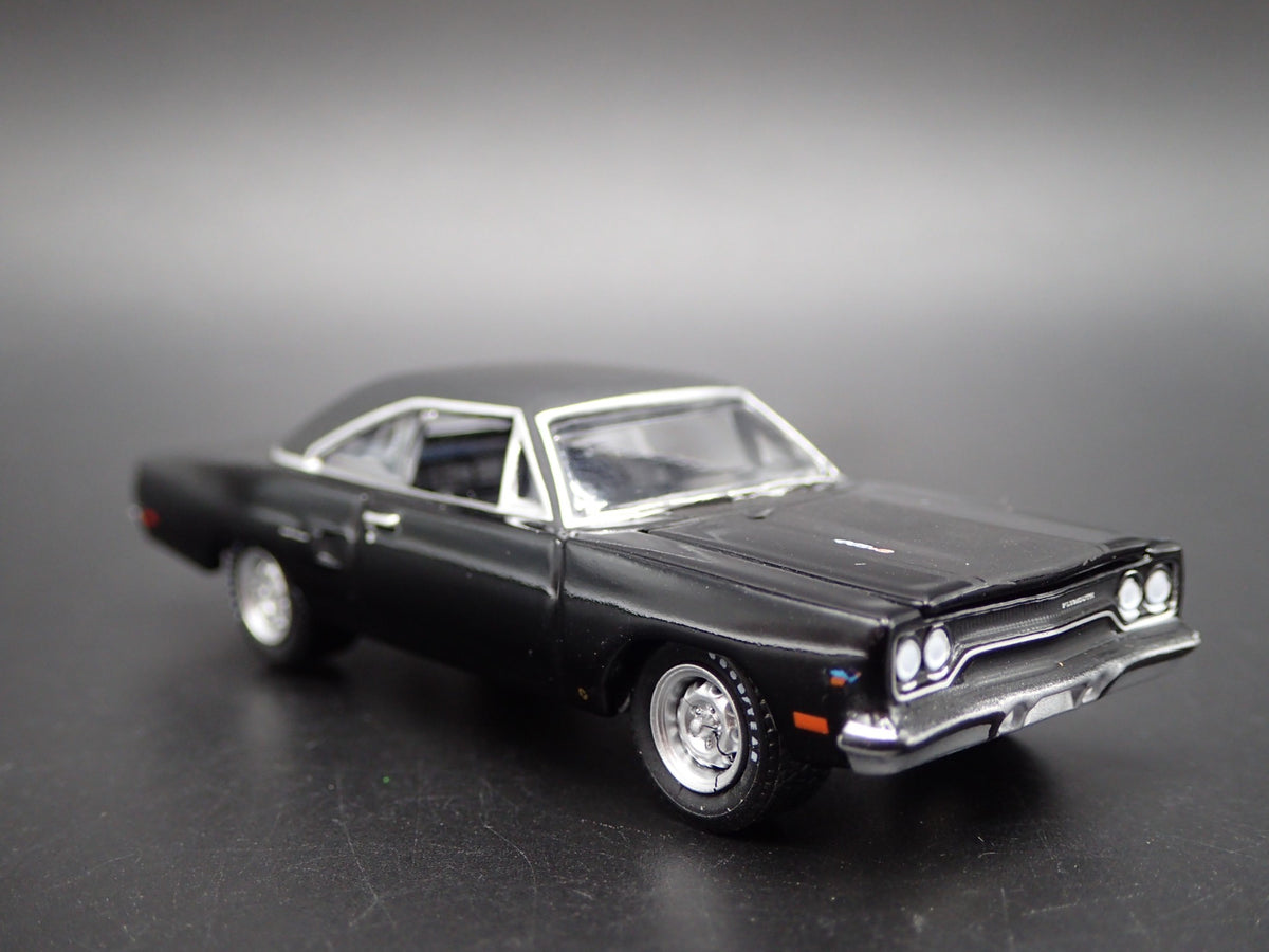 1970 70 PLYMOUTH ROAD RUNNER 1:64 SCALE COLLECTIBLE DIORAMA DIECAST MODEL CAR-Burning Rubber Toy Company