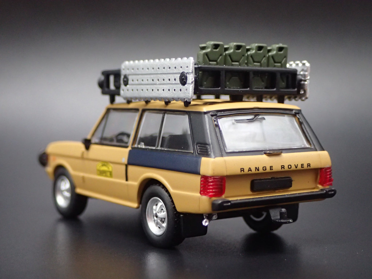 1970-1994 RANGE ROVER CAMEL TROPHY 1981 1/64 SCALE DIORAMA DIECAST MODEL CAR