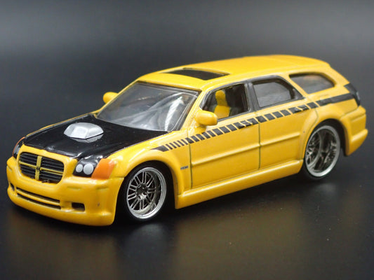 2005-2008 DODGE MAGNUM YELLOW 1:64 SCALE COLLECTIBLE DIORAMA DIECAST MODEL CAR