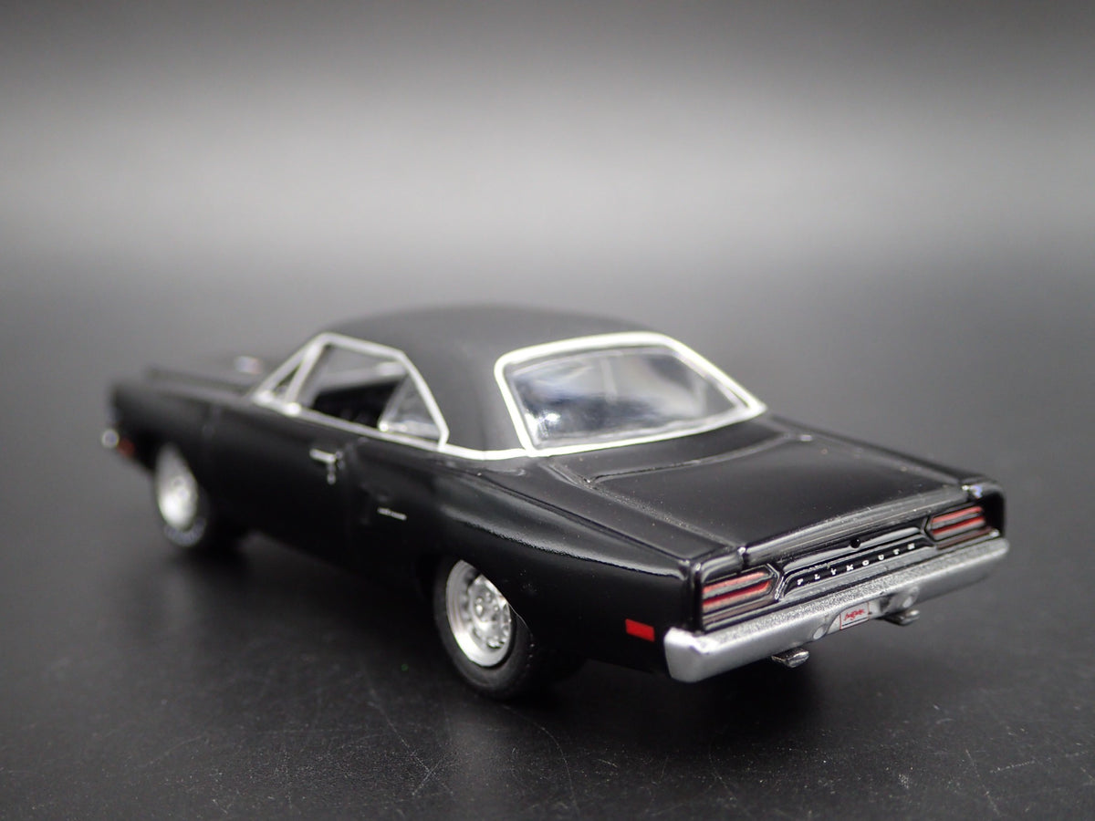 1970 70 PLYMOUTH ROAD RUNNER 1:64 SCALE COLLECTIBLE DIORAMA DIECAST MODEL CAR-Burning Rubber Toy Company
