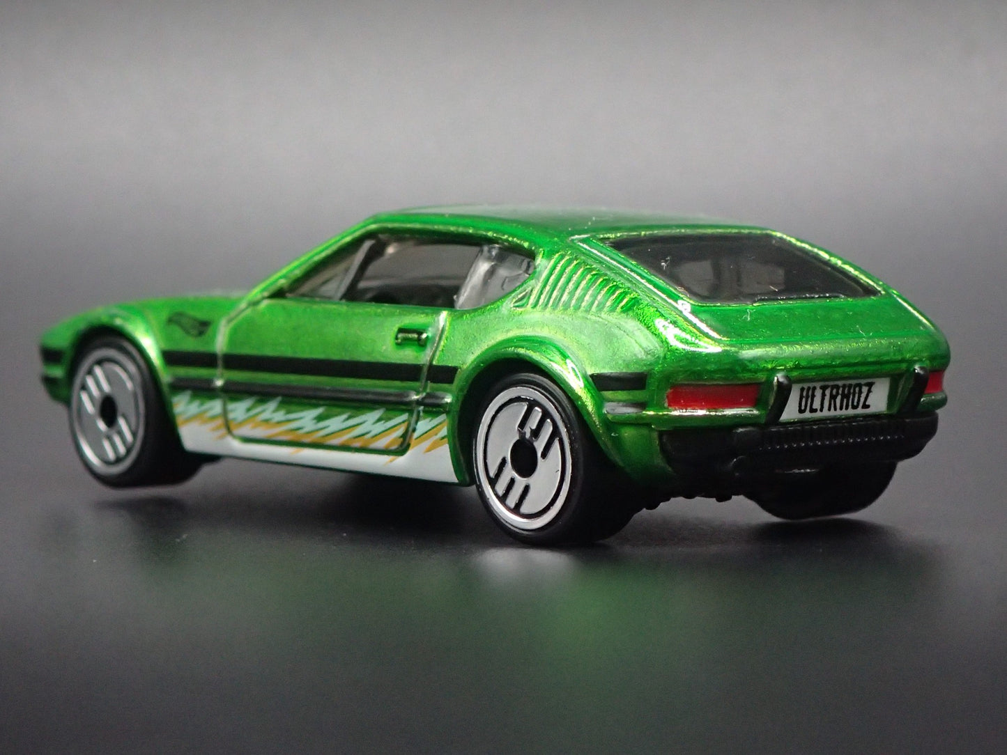 1972-1976 VW VOLKSWAGEN SP2 1:64 SCALE COLLECTIBLE DIORAMA DIECAST MODEL CAR