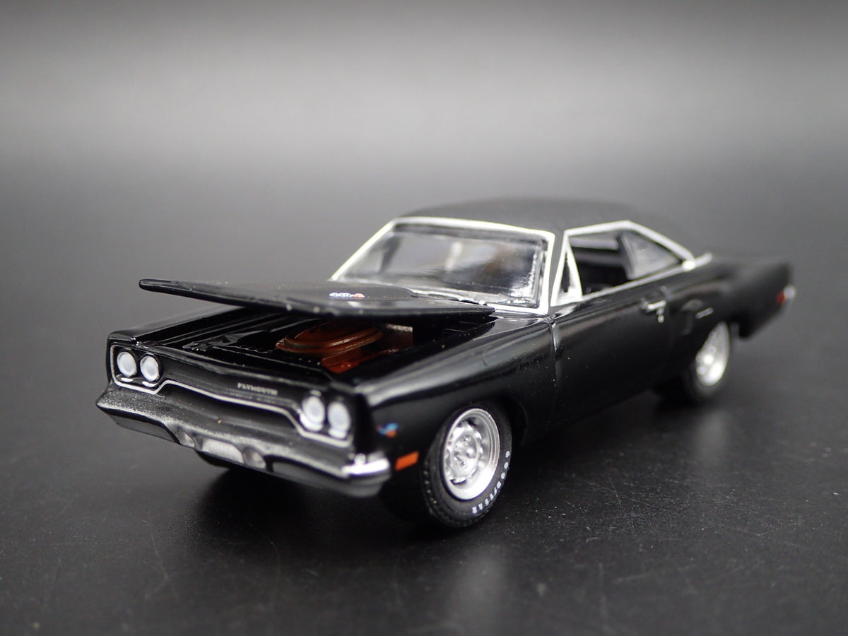 1970 70 PLYMOUTH ROAD RUNNER 1:64 SCALE COLLECTIBLE DIORAMA DIECAST MODEL CAR-Burning Rubber Toy Company